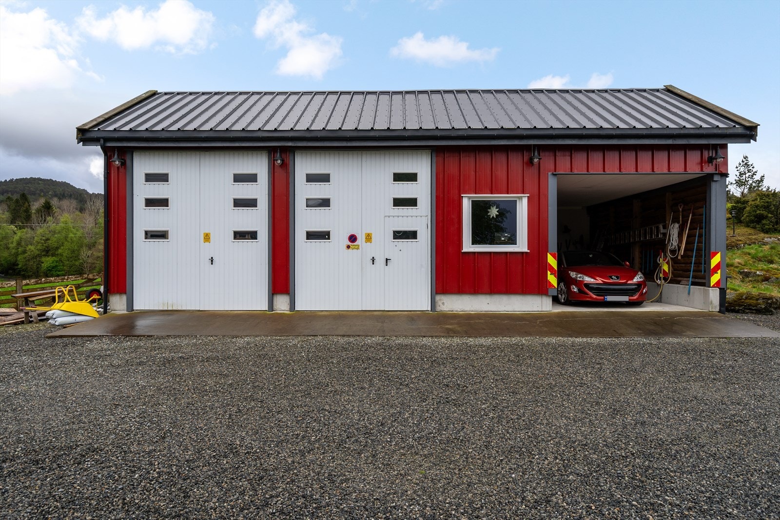 Garasje/verksted/lager i 2016 er i solid utførelse og fremstår tilnærmet som nytt. Galleribilde