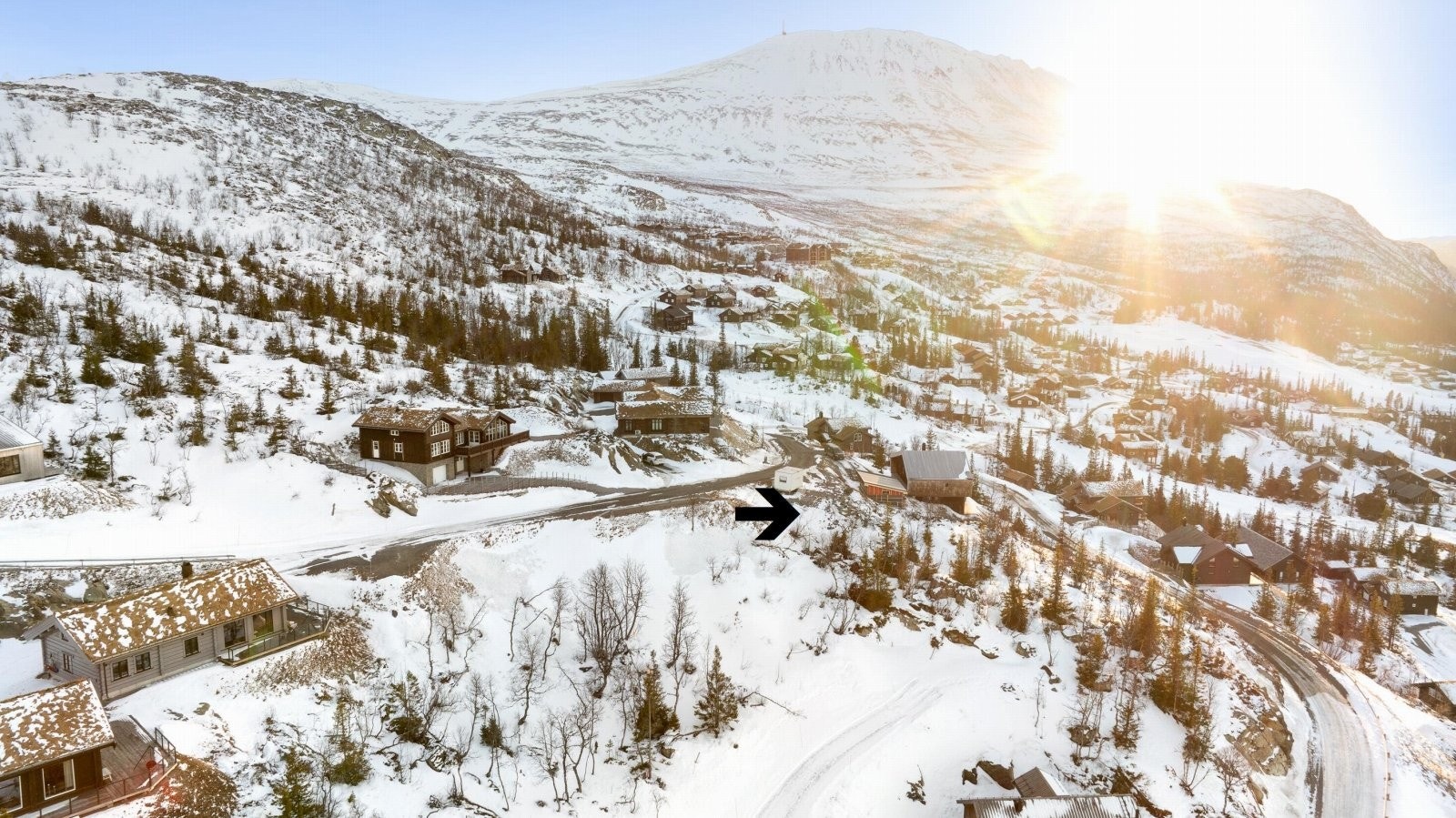 Høytliggende tomt med panoramautsikt over dal og fjell Galleribilde