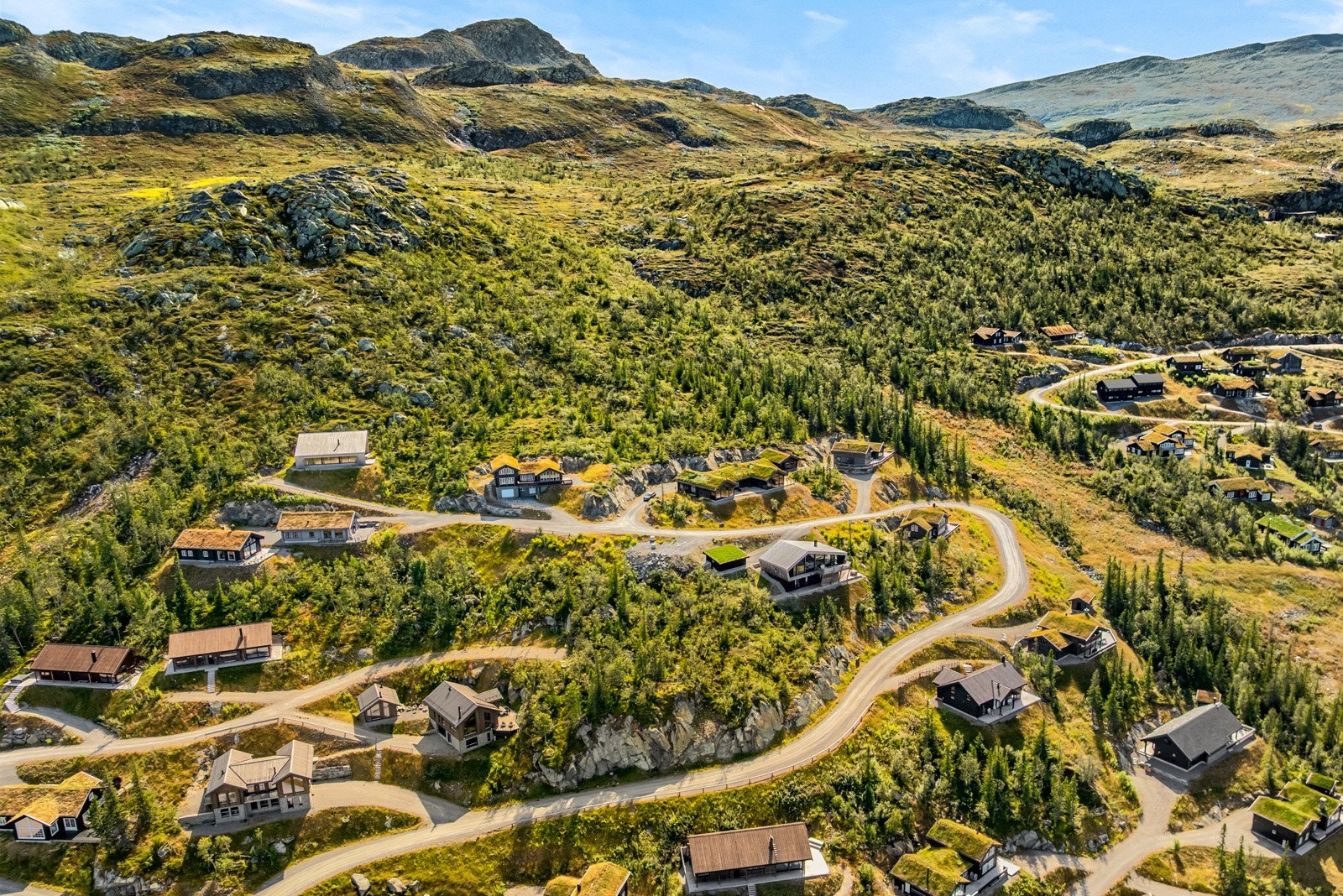 Enten du ønsker et moderne funkishus eller en klassisk hytte, gir tomten mange arkitektoniske muligheter Galleribilde