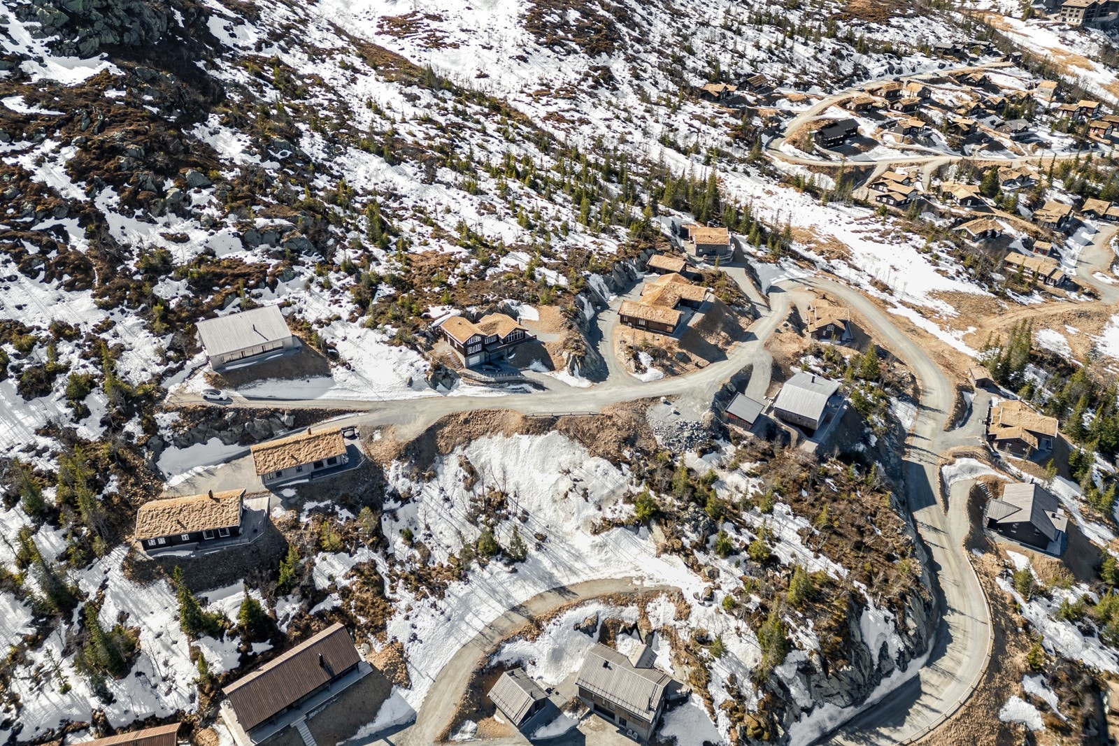 Det er minst like fantastisk ved Gaustatoppen sommer og høst som det er vinter og vår. Det er variert tur- og sykkelterreng med muligheter for å fiske Galleribilde