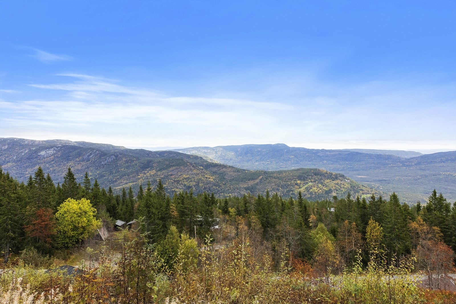Her finner du milevis med merkede turstier, perfekte for både barnefamilier og erfarne fjellvandrere Galleribilde