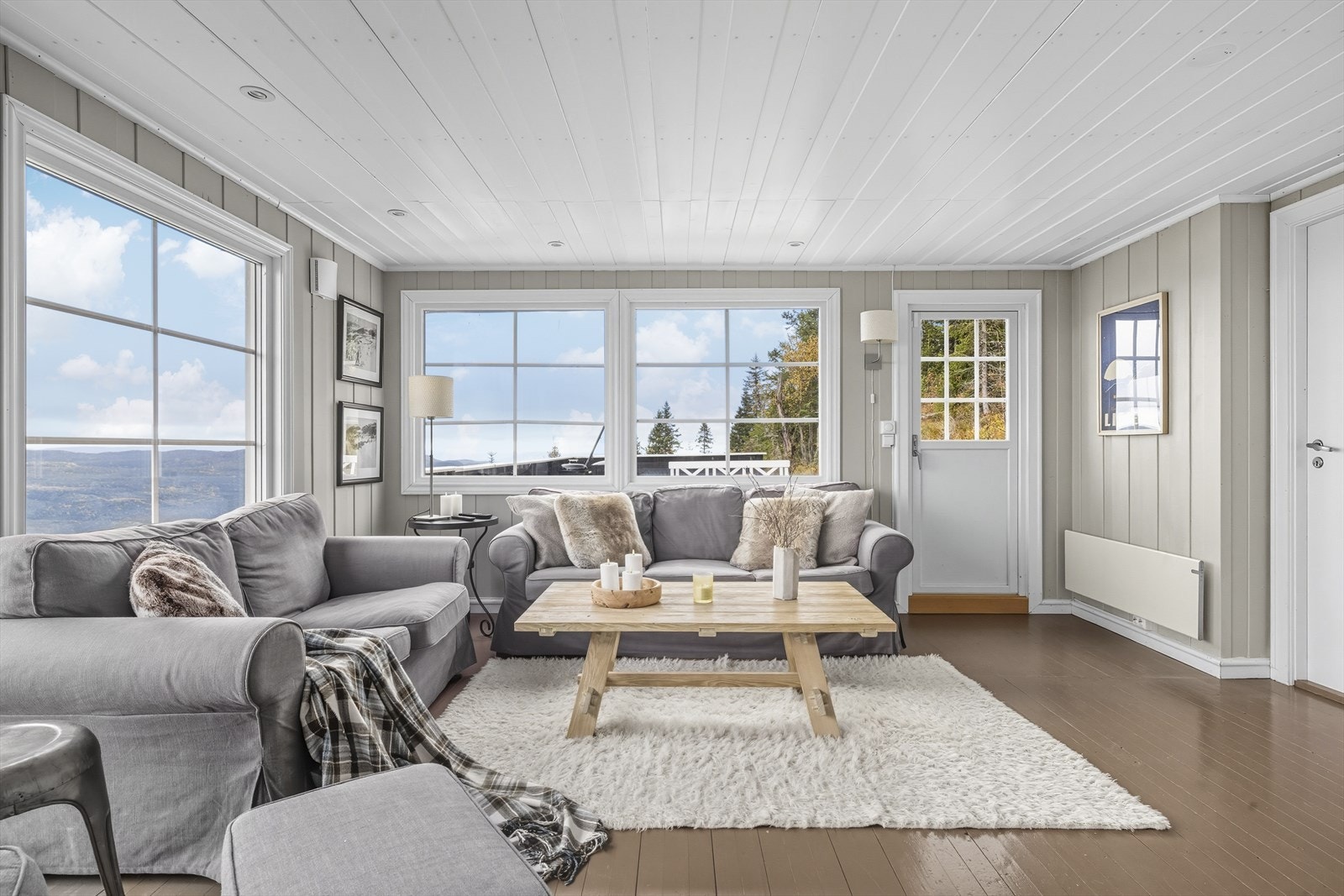 Fra stuen er det direkte utgang til terrassen Galleribilde