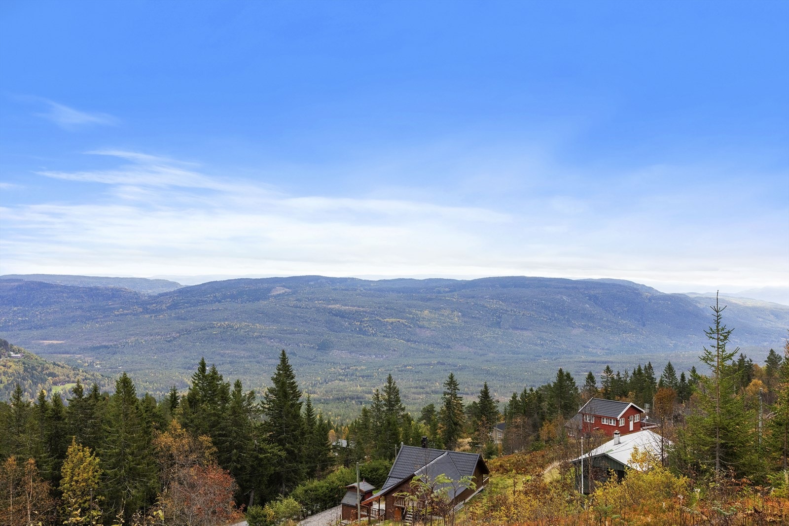 Utsikten fra toppene - som f.eks. Gaustaråen, Hollane og Jønnbu - gir deg en spektakulær panoramautsikt over store deler av Østlandet Galleribilde