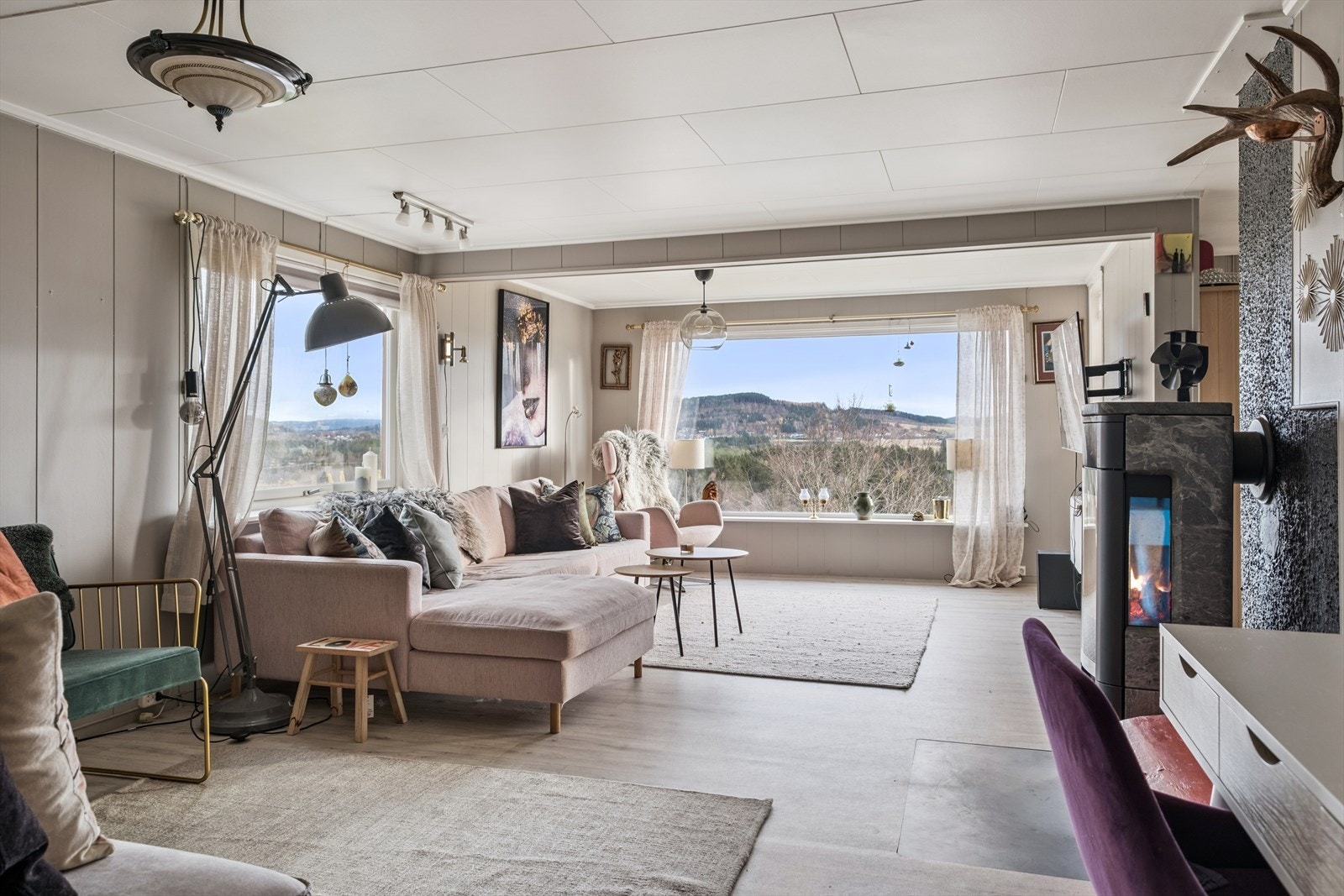 Stue med flott utsyn Galleribilde