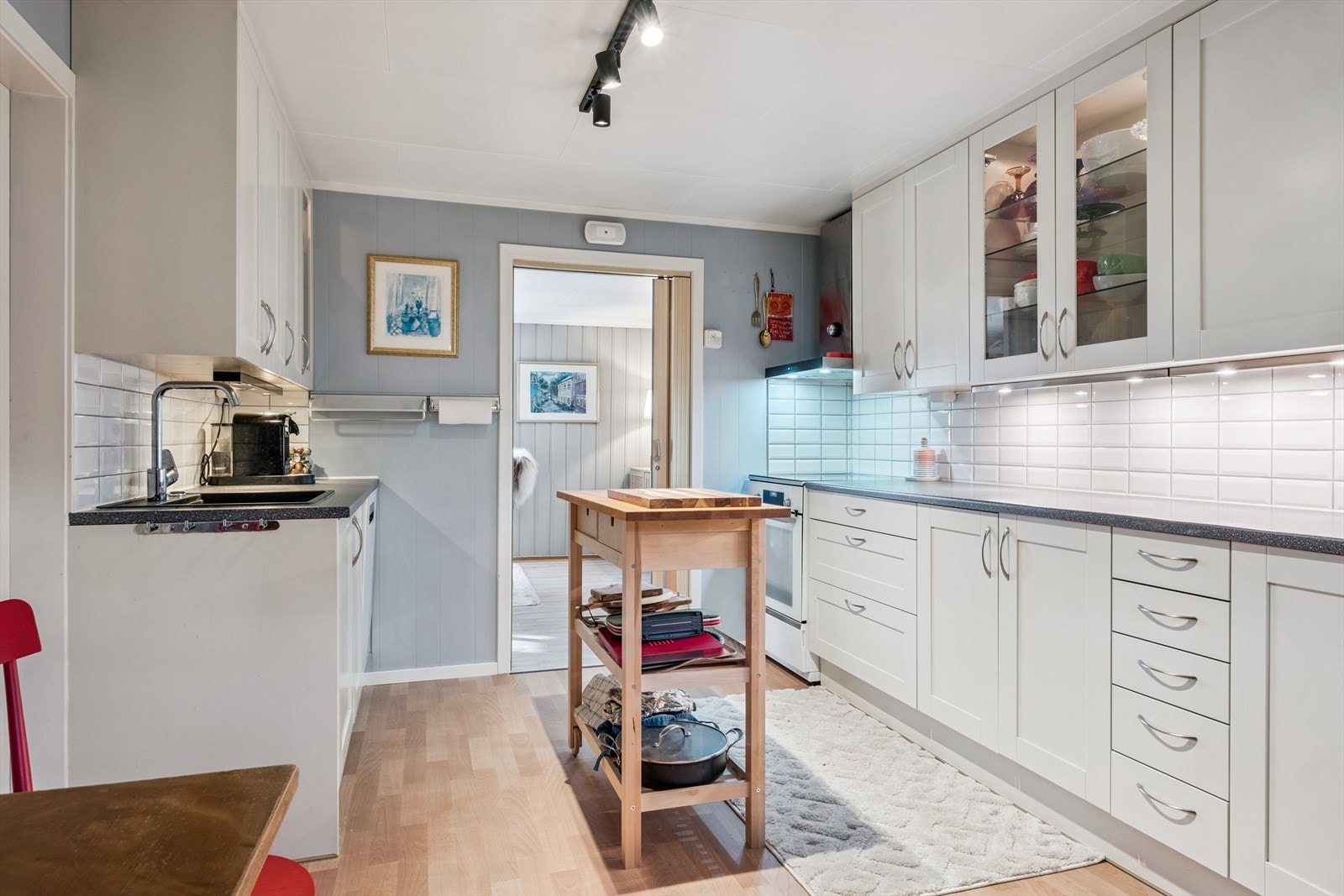 Kjøkken mot spisestue Galleribilde