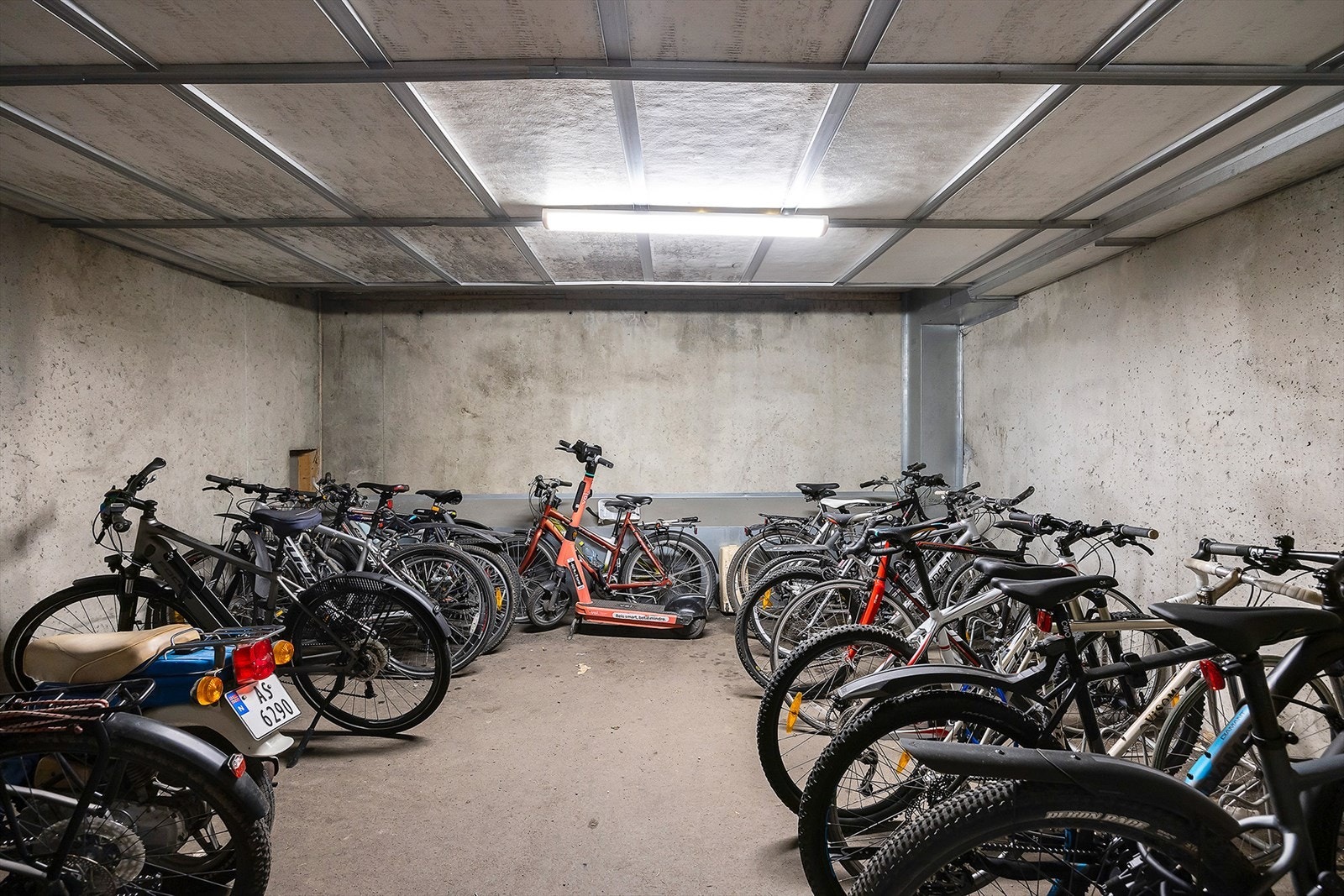 Felles sykkelparkering. Galleribilde