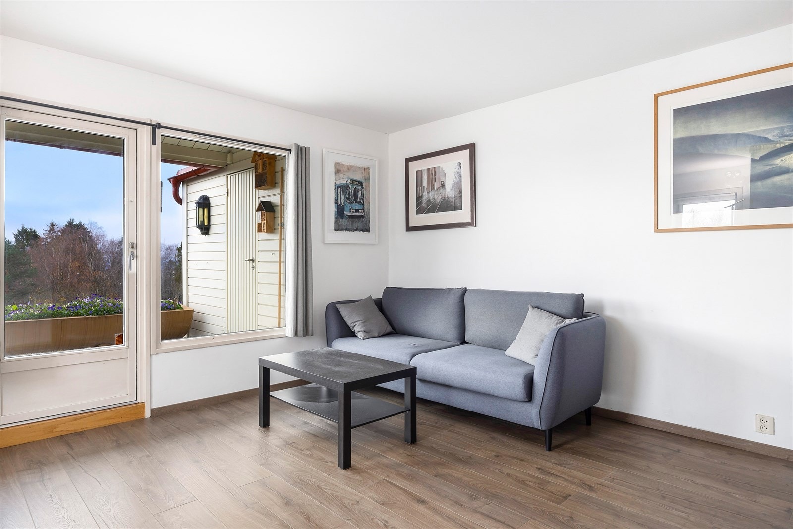 Her er det god plass til å innrede med sofagruppe og tilhørende møblement. Galleribilde