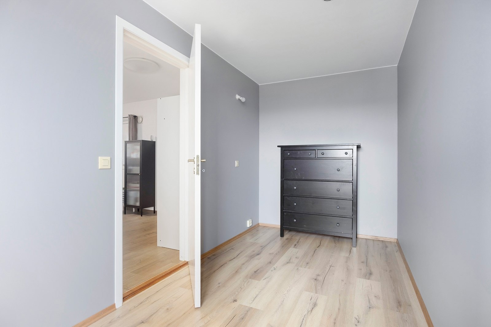 Rommet passer fint som barnerom, kontor eller gjesterom - fleksibelt etter behov. Galleribilde