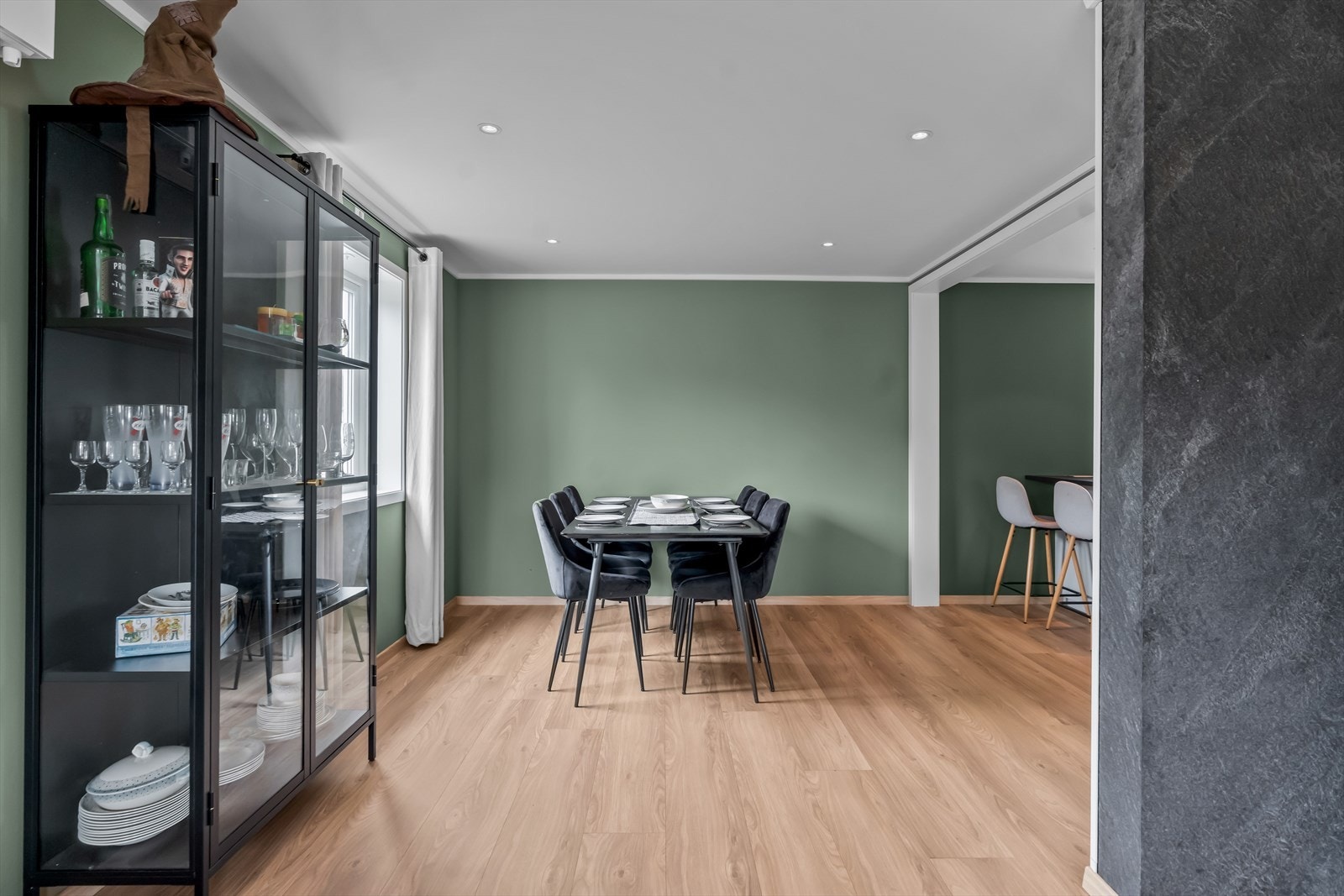 Her er det gode muligheter for både møblering og dekorering. Galleribilde