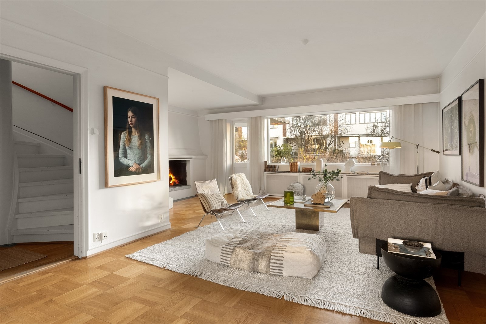 Et av de mange kjennetegnene for denne tidens arktitektoniske utforminger- store vinduer. Galleribilde