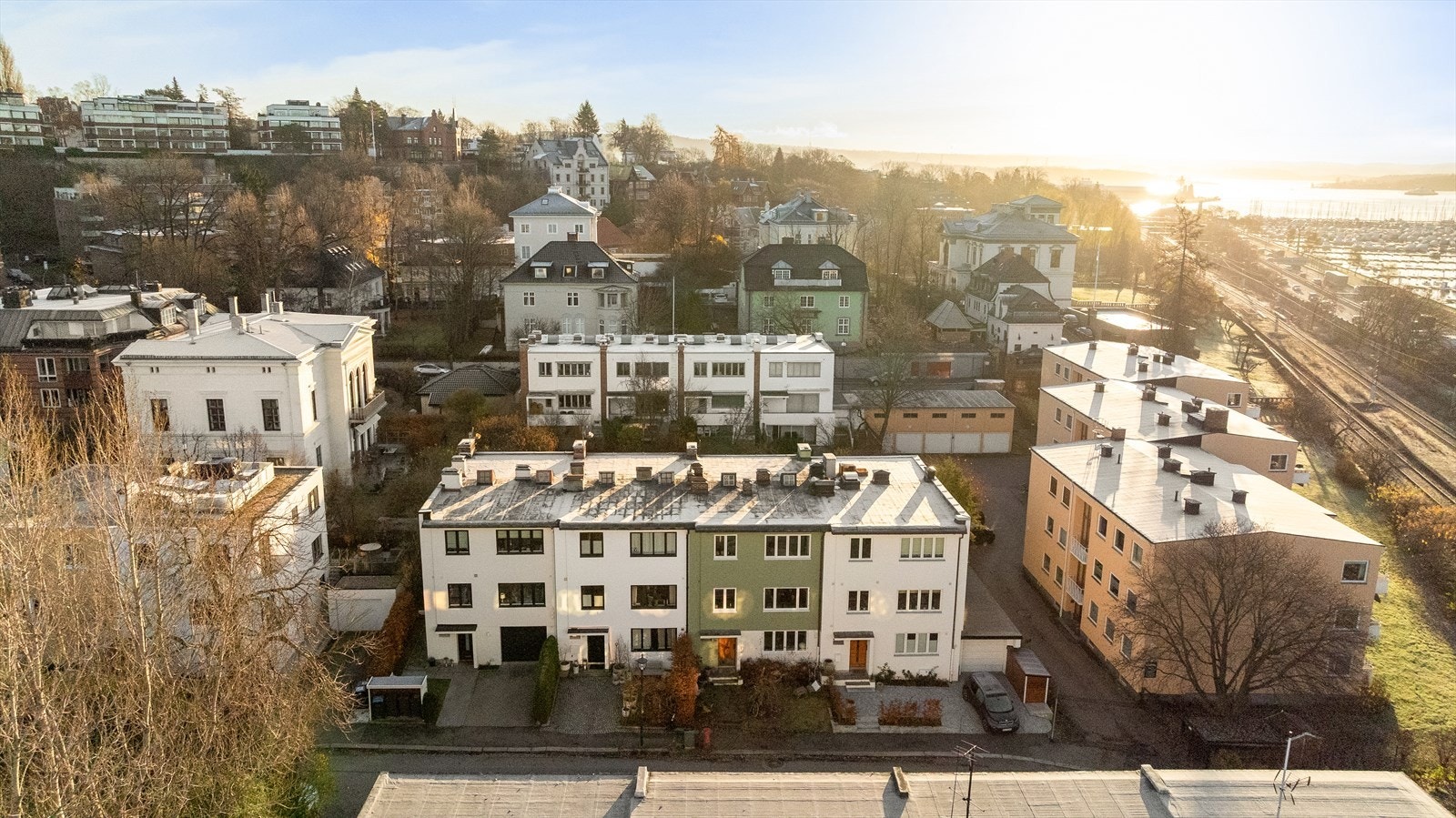 Bolig sett fra oven, tak omlagt i 2024. Galleribilde