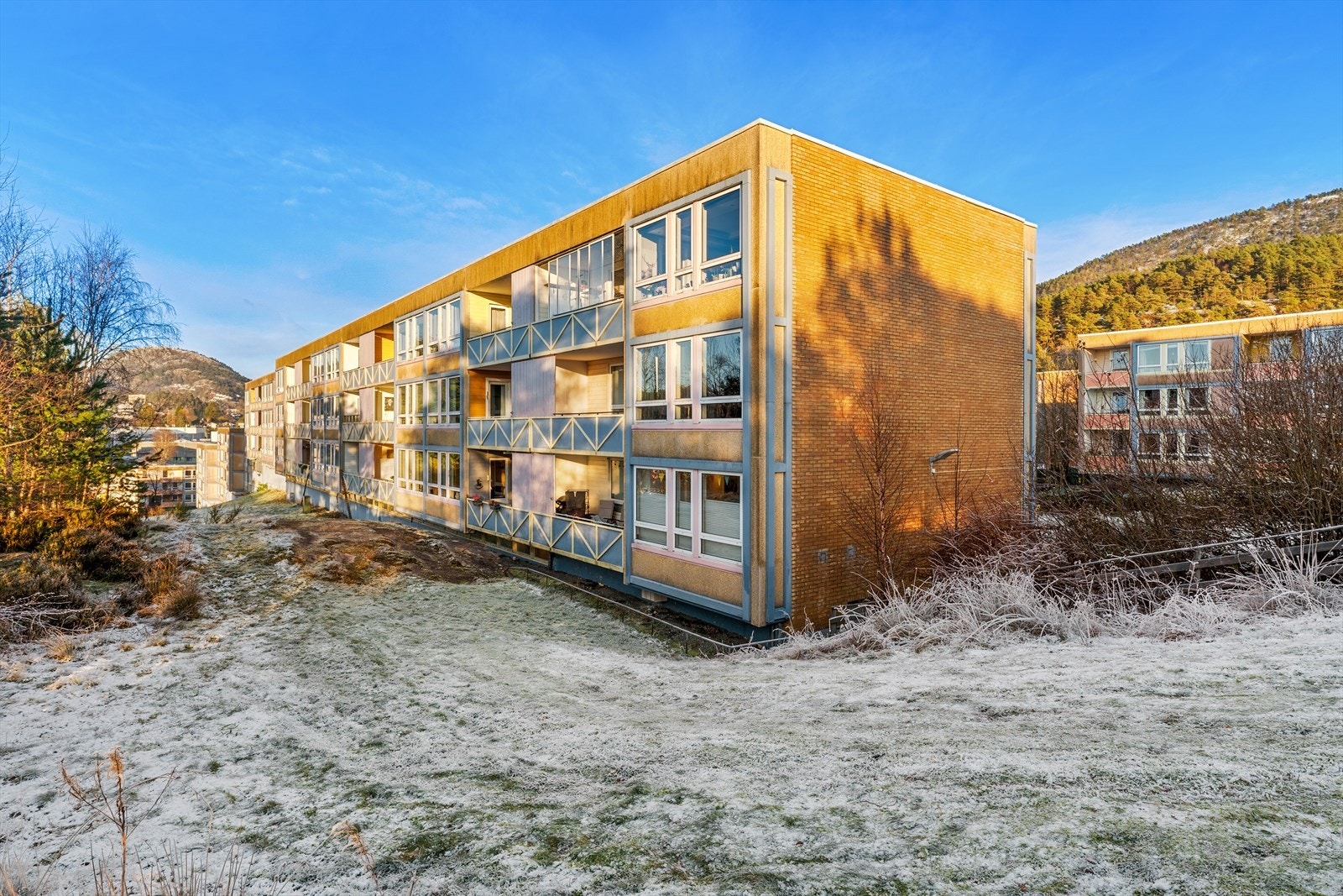 - Leiligheten disponerer 3 eksterne boder på totalt 9m² - praktisk for ekstra oppbevaring - Galleribilde