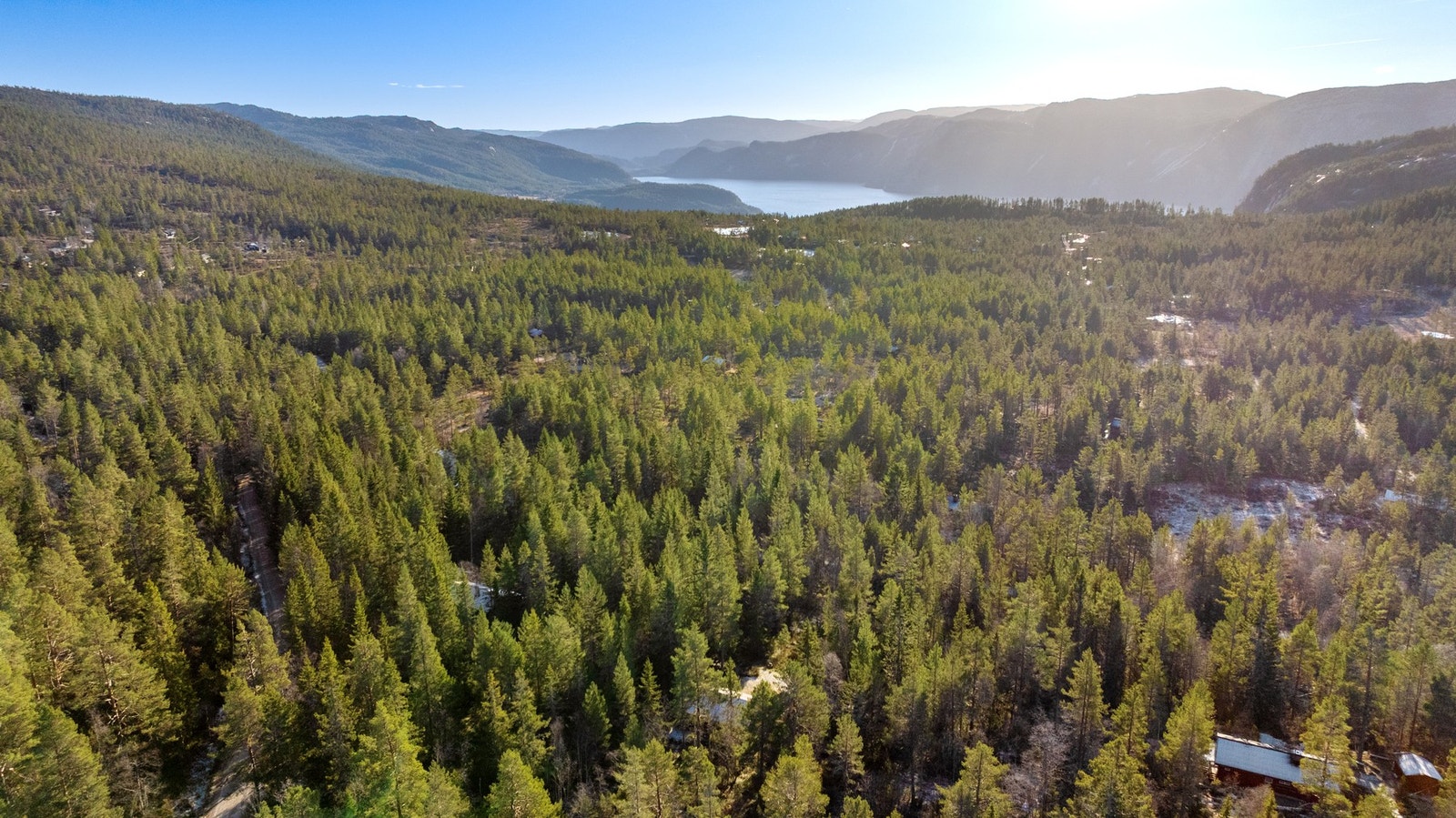 Det er kun 20 min kjøretur til Fyresdal sentrum, hvor du har tilgang til butikker og andre fasiliteter. Galleribilde