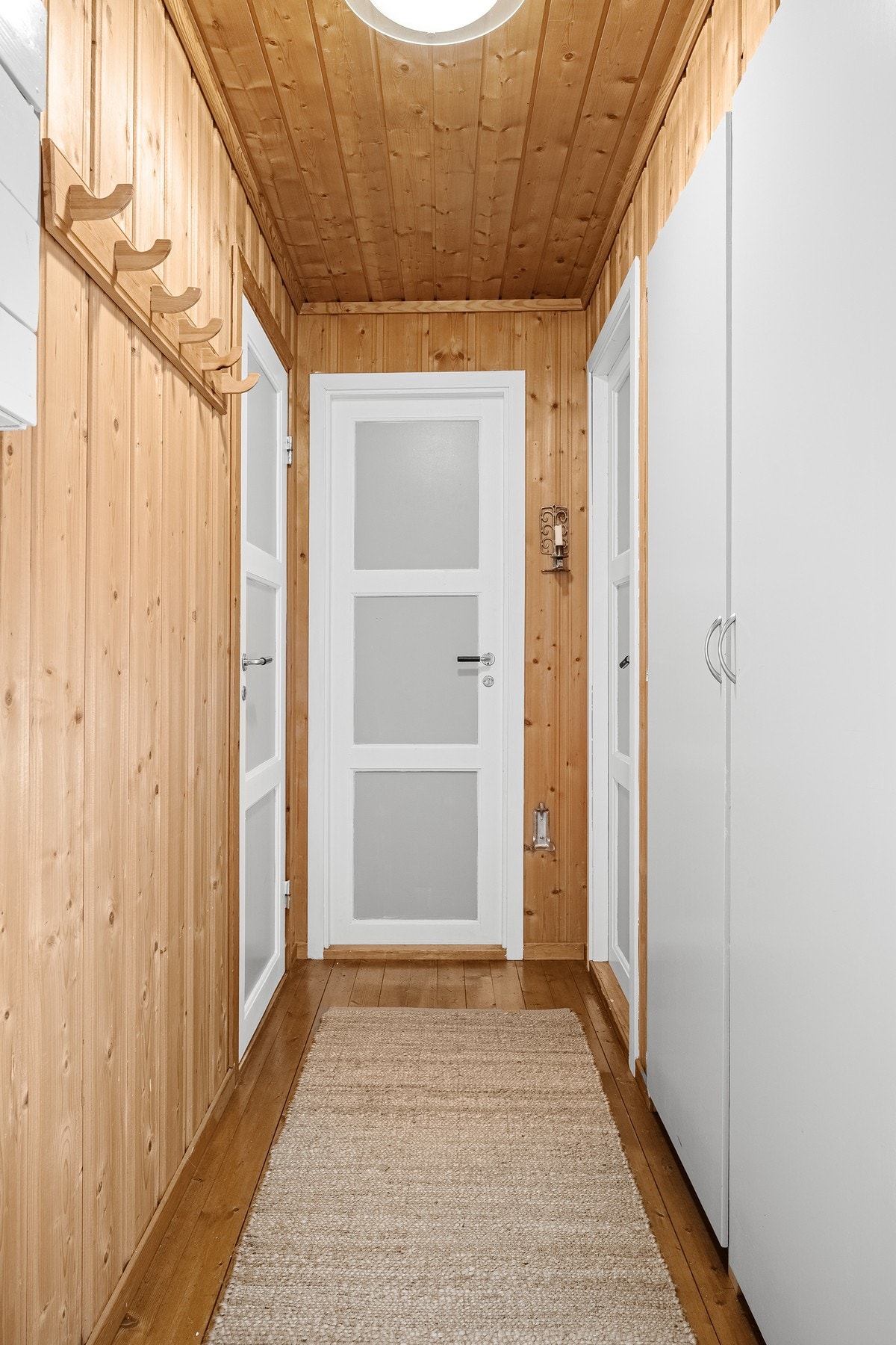God plass til å henge fra seg yttertøy og sko i gangen inn mot soverommene. Galleribilde