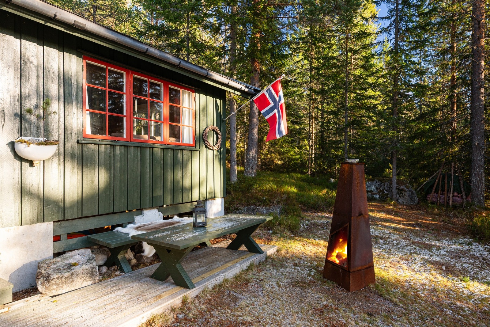 Her kan man kose seg med bålpanne, nyte utsikten og roen. Galleribilde