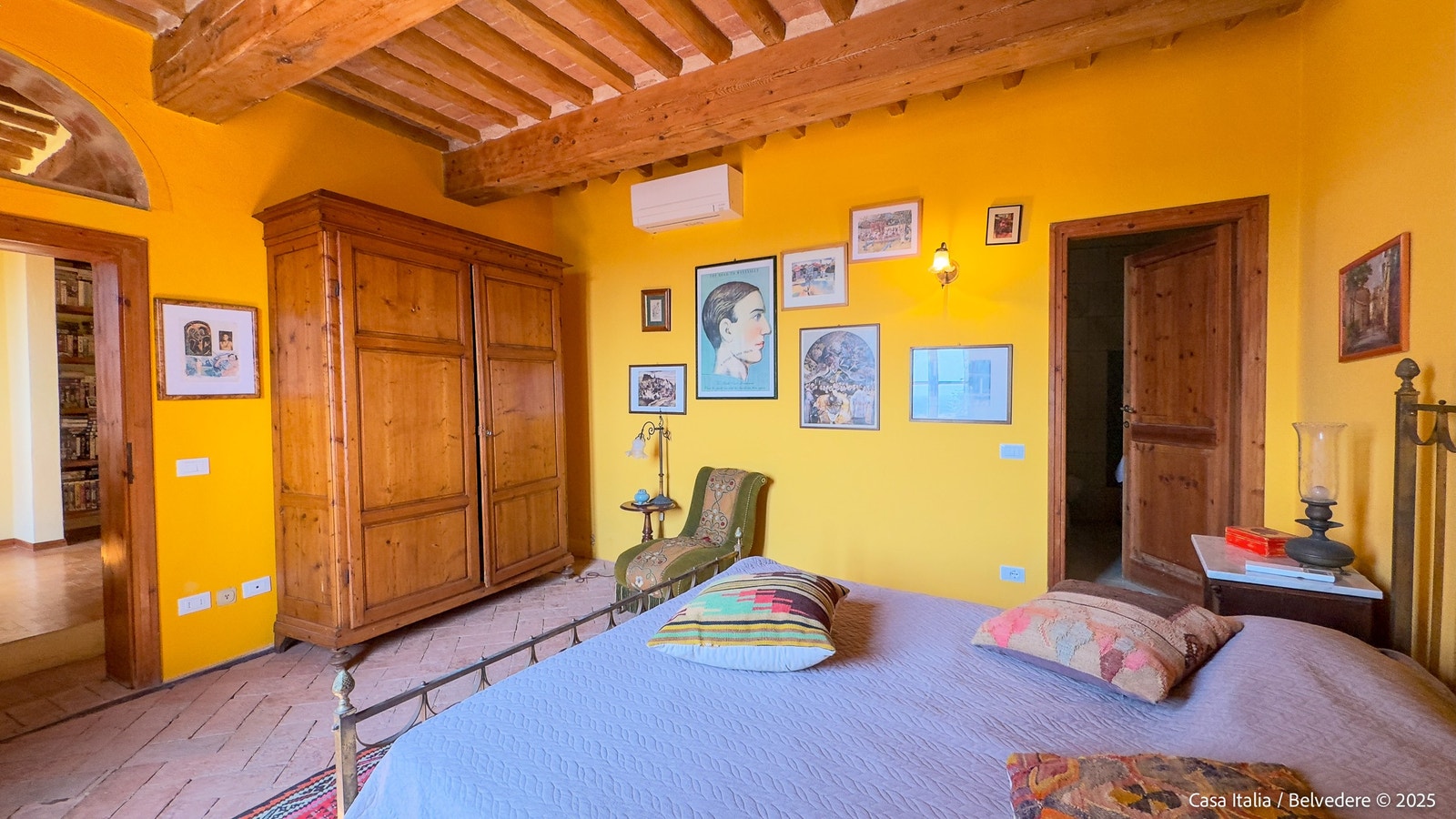 Soverommene er malt i særegne farger, samtidig som mange gamle detaljer er ivaretatt. Galleribilde