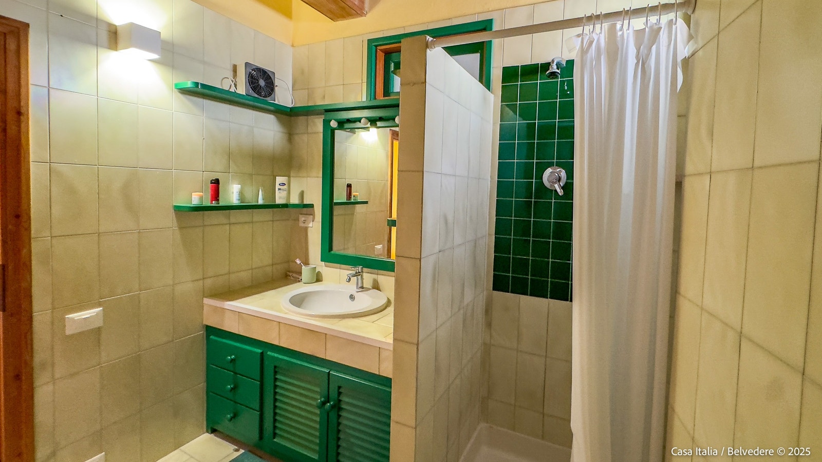 Badene er funksjonelle og innredet i klassisk stil. De er av eldre dato. Galleribilde