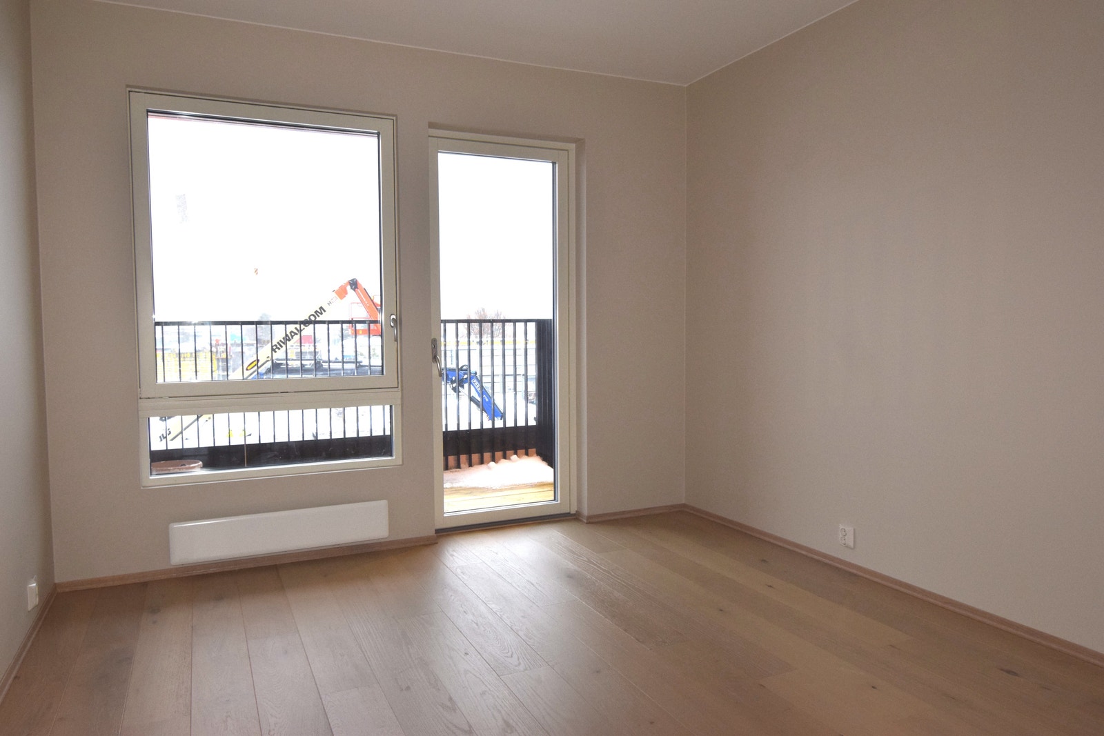 Soverom 1 med utgang til balkong. Galleribilde