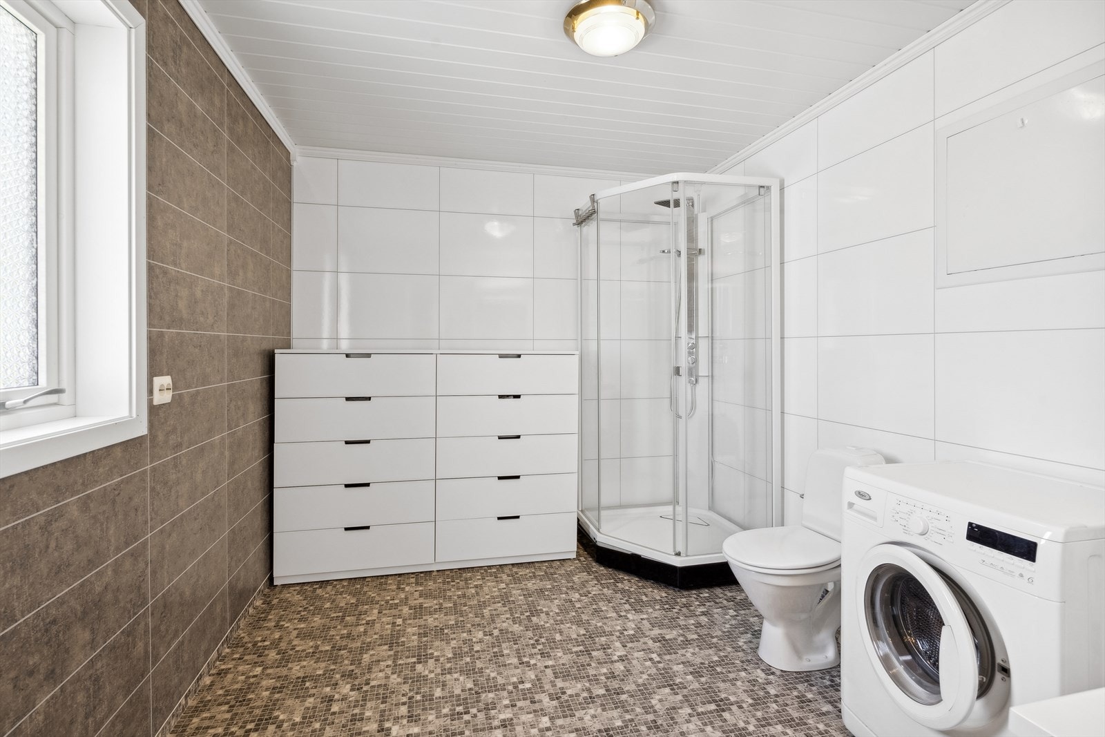 Baderommet er av god størrelse. Galleribilde