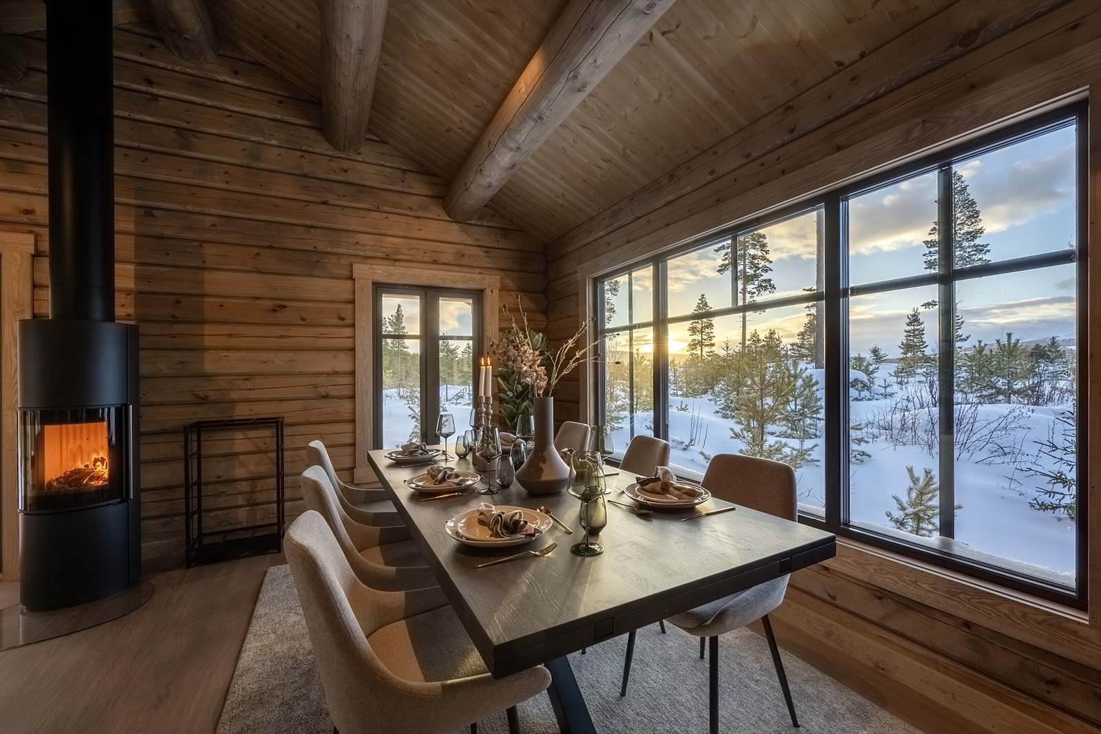 Her ligger alt til rette for et hyggelig måltid Galleribilde