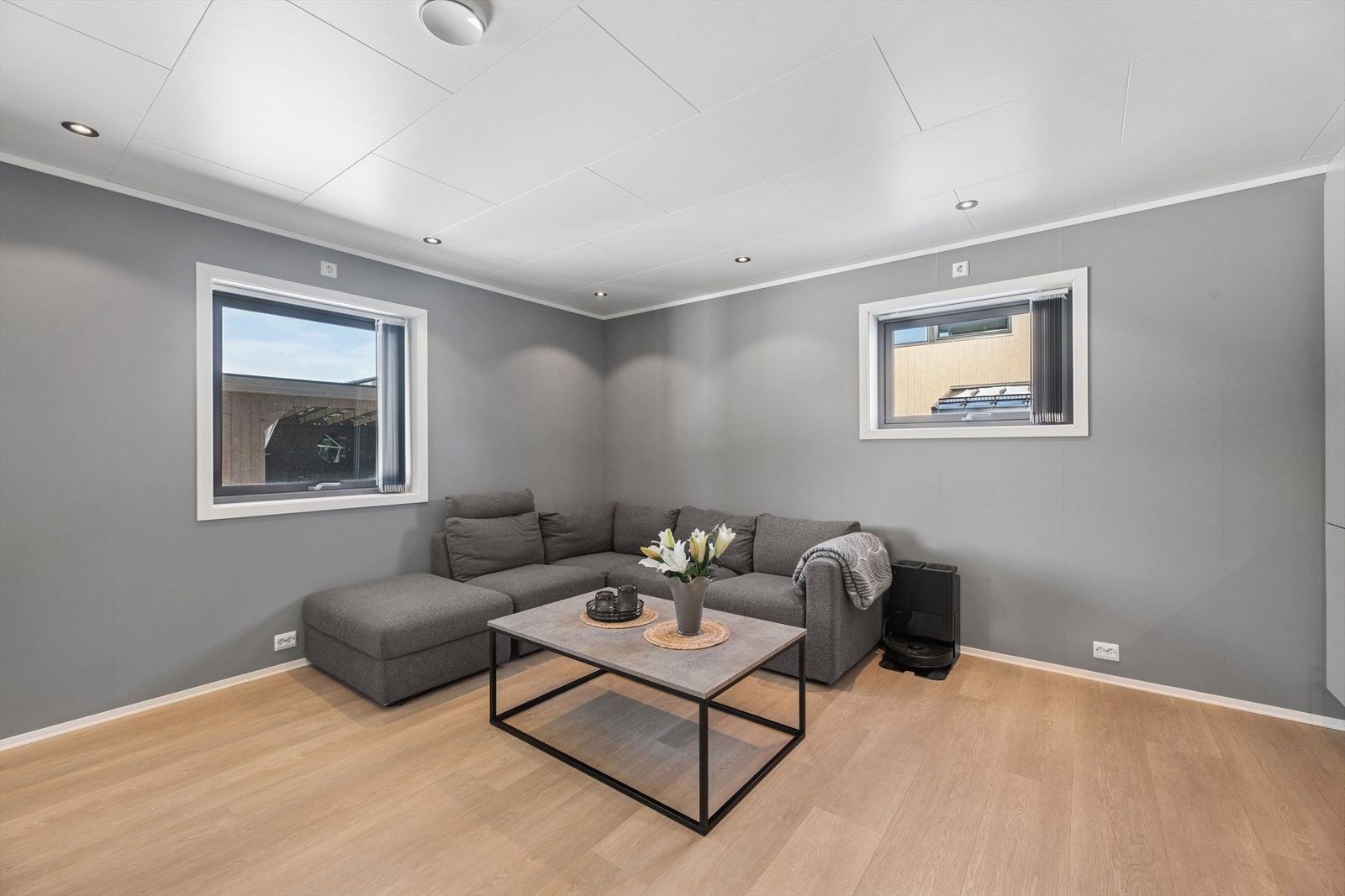 Leiligheten har god plass til sofagruppe og tilhørende møbler. Galleribilde