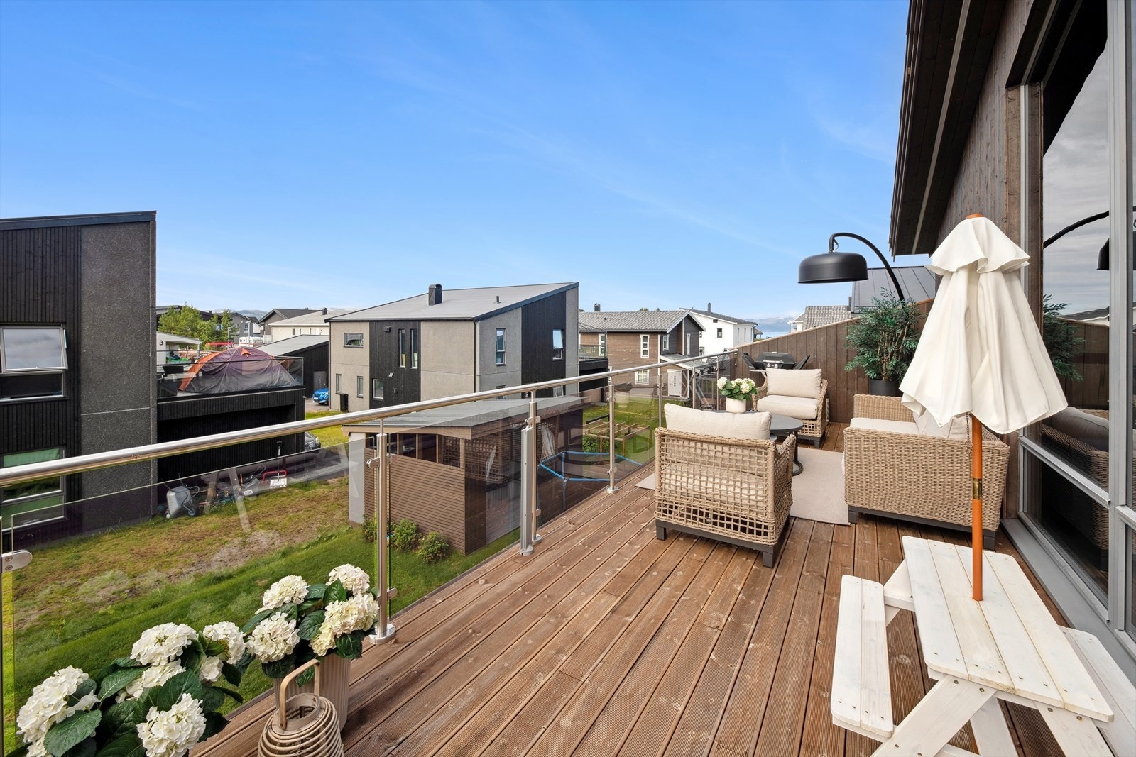 God plass til møblering på veranda, sør-vest vendt med gode solforhold. Galleribilde