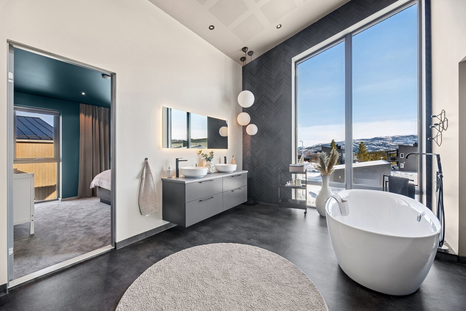 Soverommet har adkomst via baderommet. Galleribilde