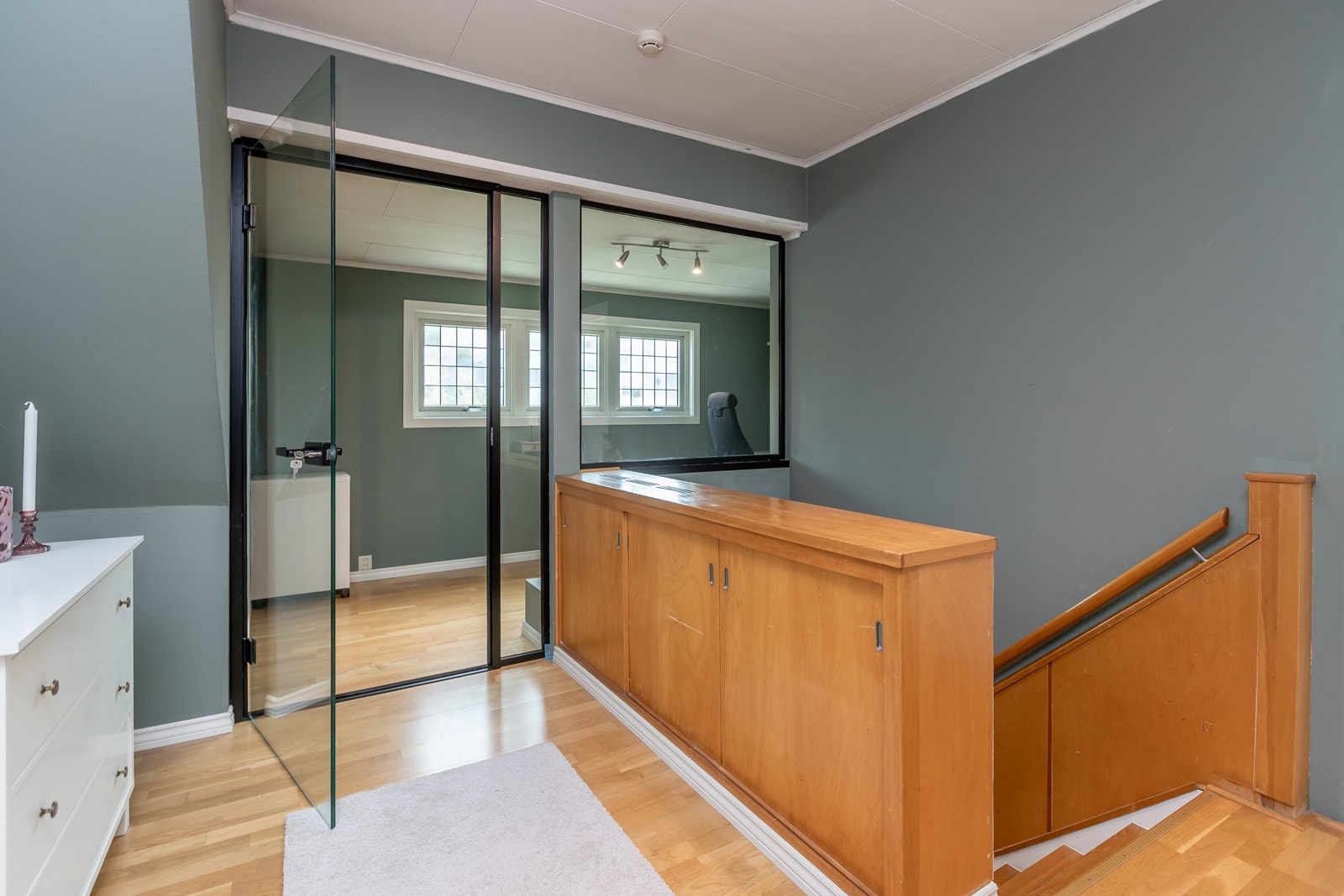 Trapperom med originale detaljer Galleribilde