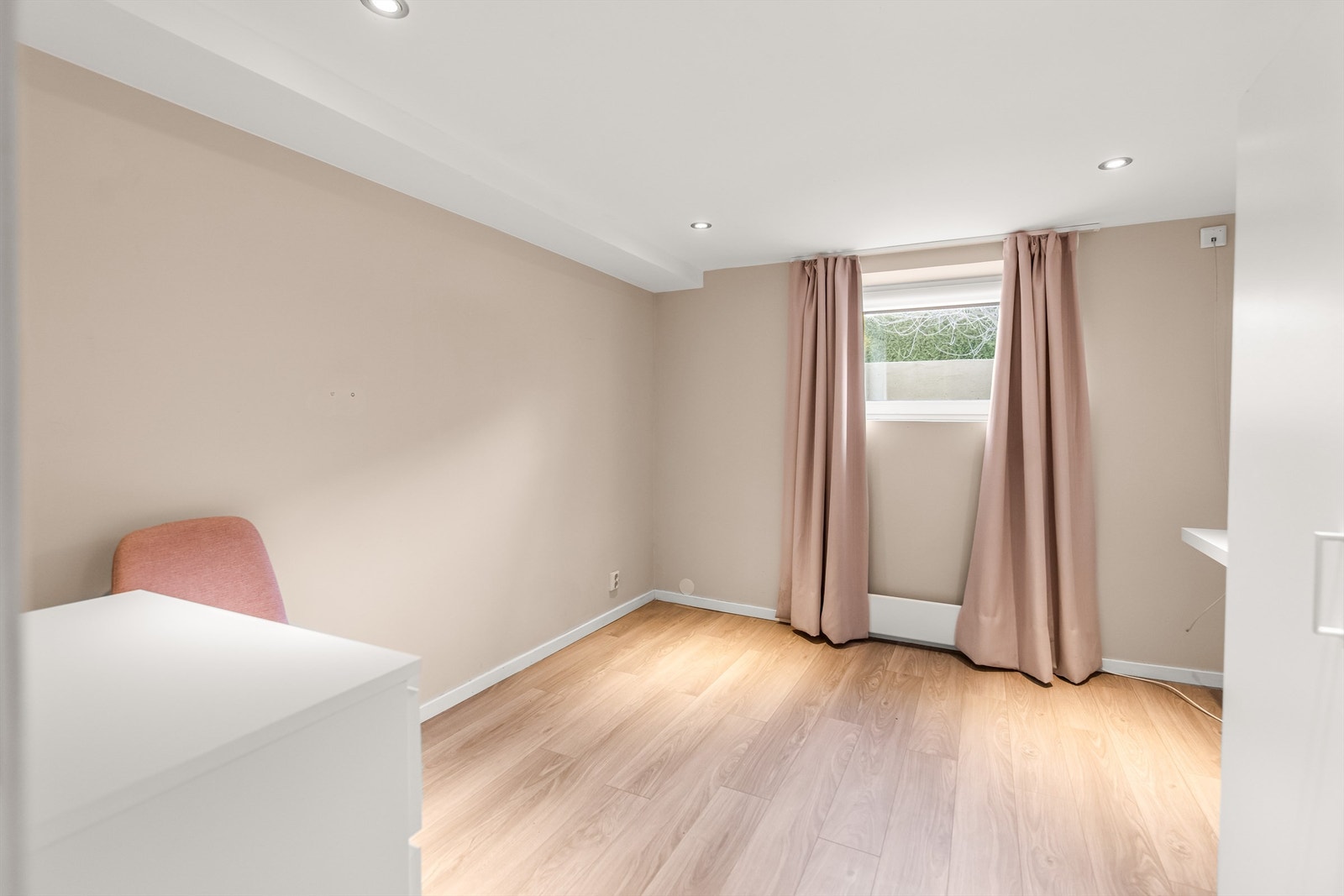 Soverom 4 i underetasje som passer perfekt for ungdommen i hus Galleribilde