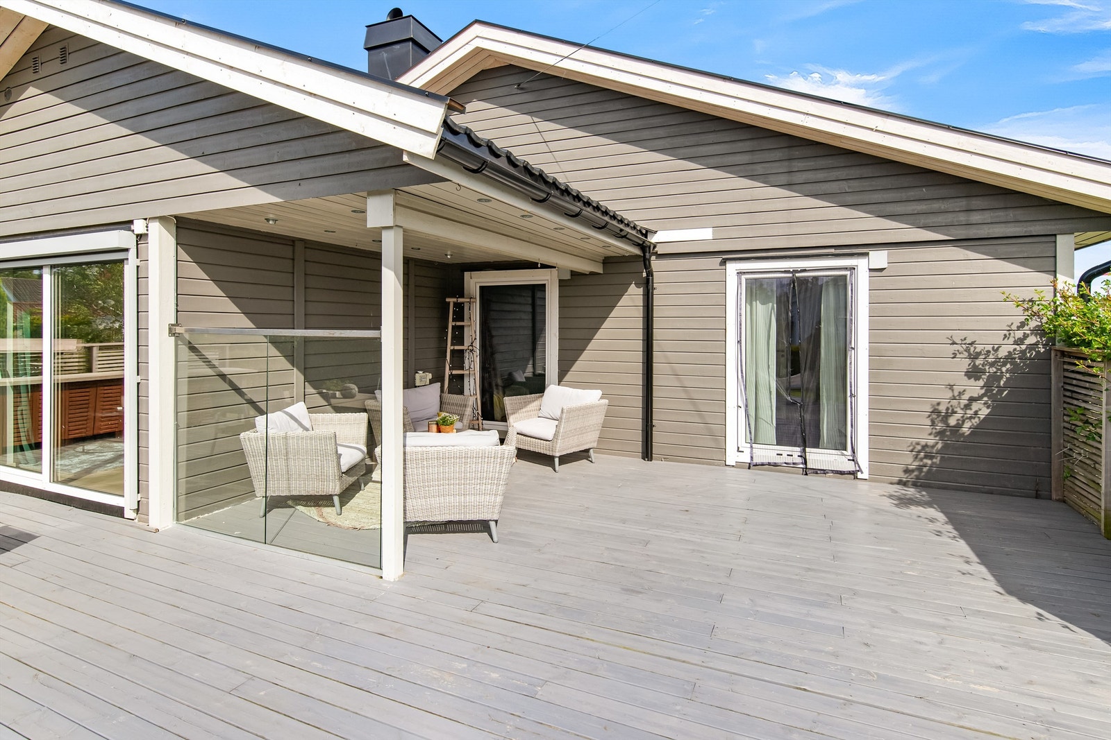 Et perfekt sted du sitter skjermet mot vær og vind i lune omgivelser Galleribilde