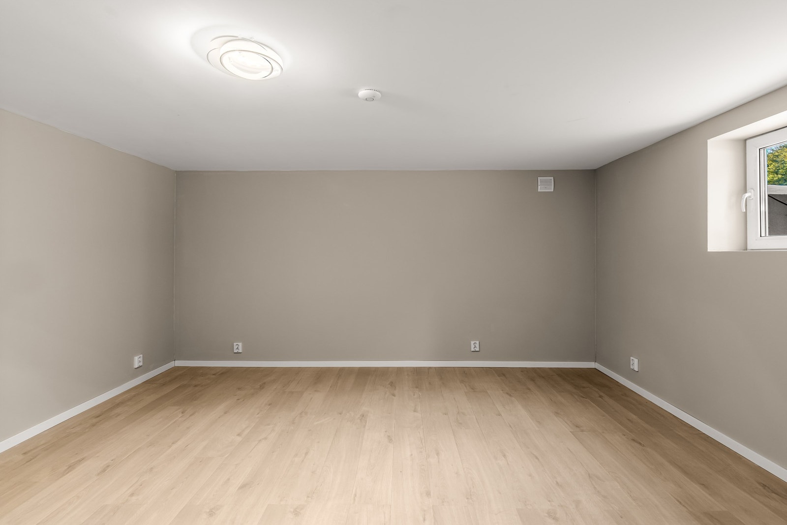 God plass som hovedsoverom eller stue Galleribilde