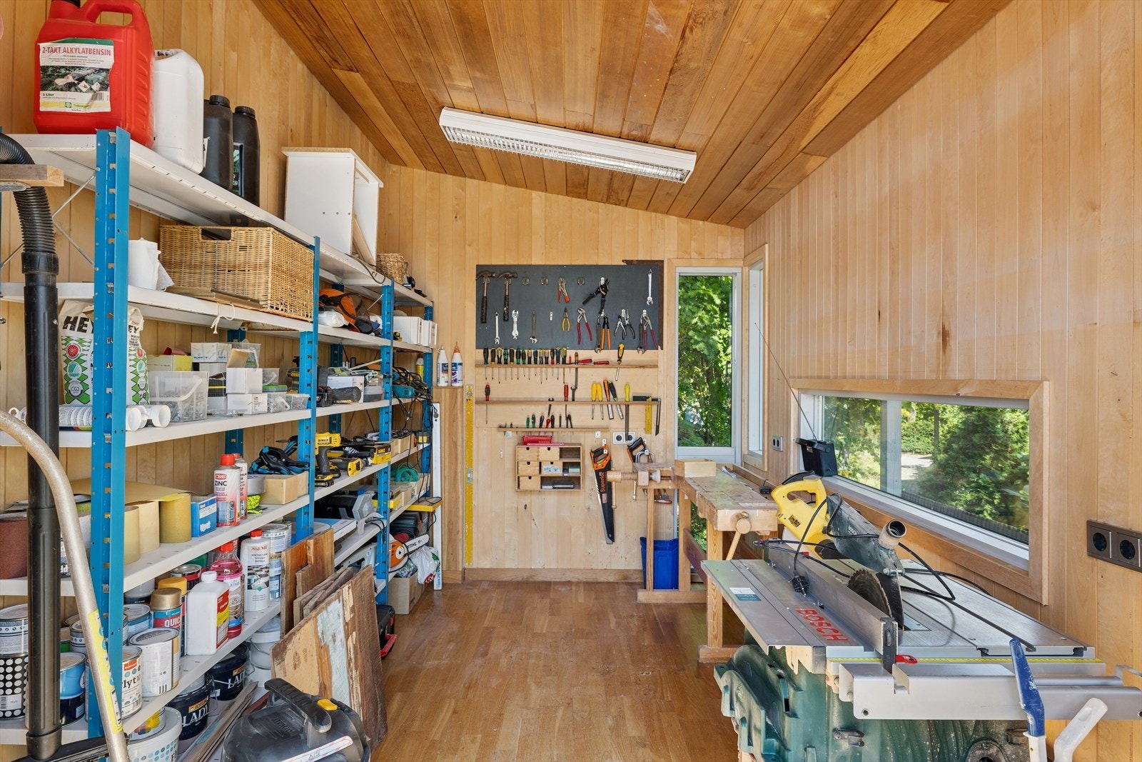 Her er det plass til hageutstyr, sportsutstyr eller annet. Galleribilde