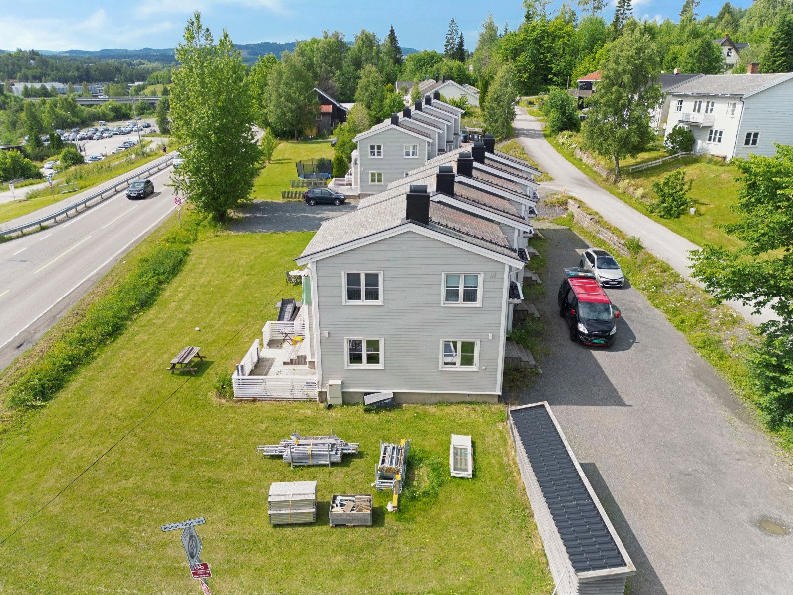 I tillegg er kollektivmulighetene gode, med holdeplass rett i nærheten. Galleribilde