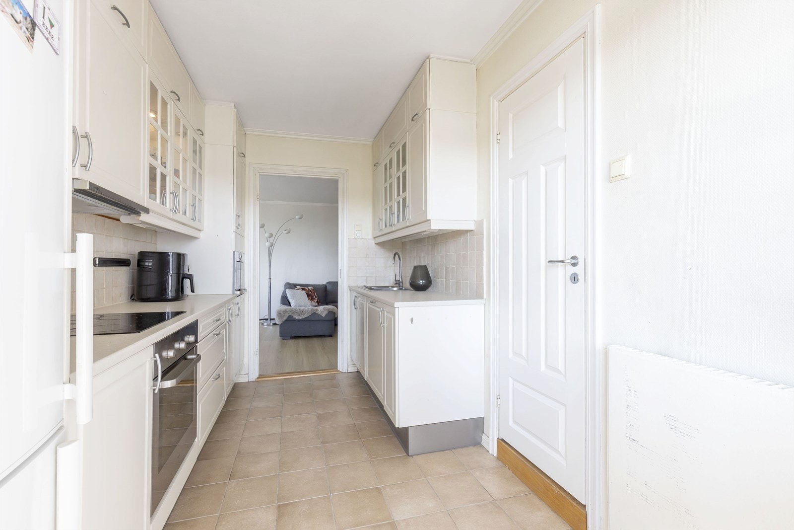 Inngang fra kjøkken inn til bad Galleribilde