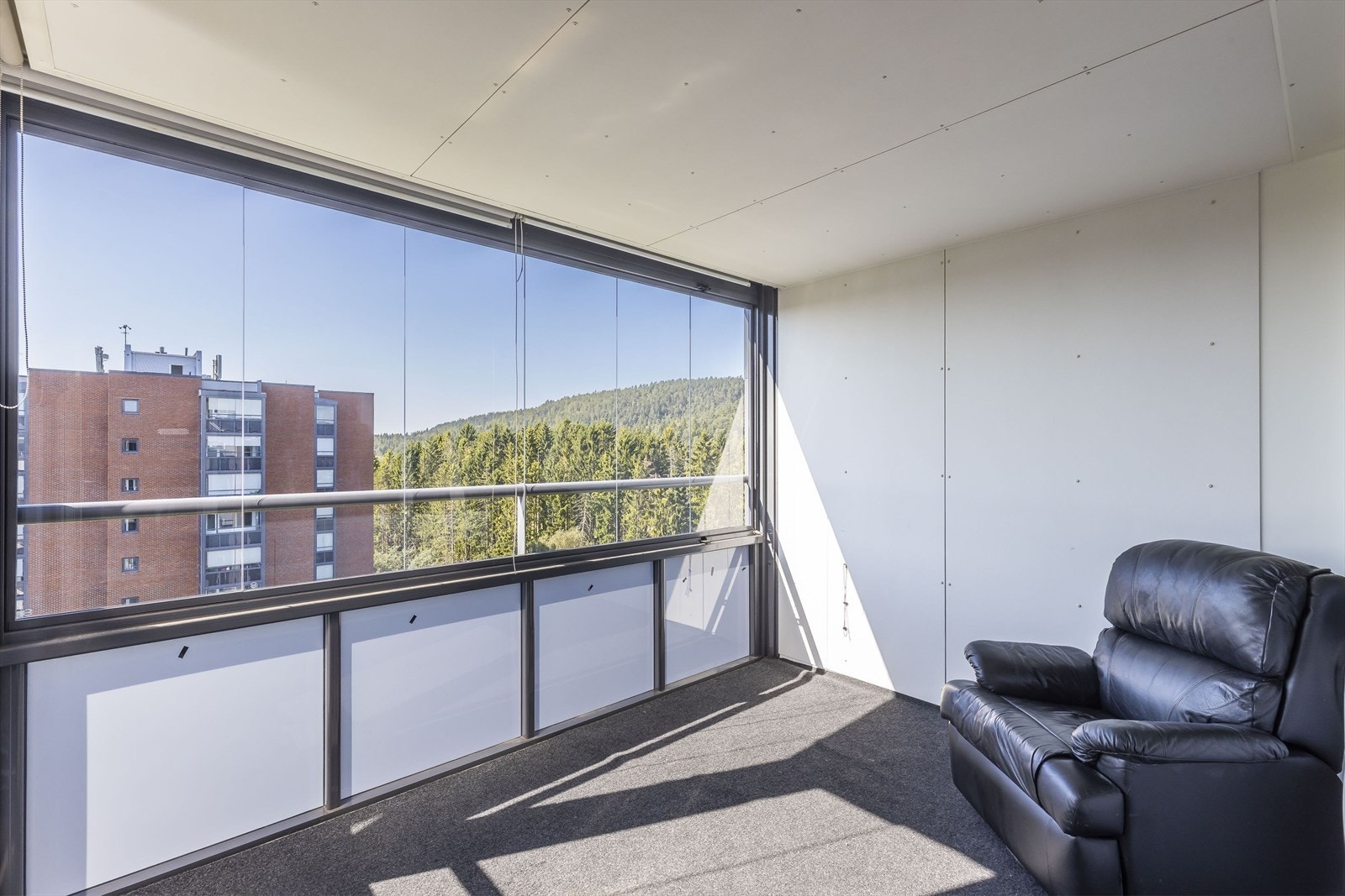 Glassene kan skyves til siden Galleribilde