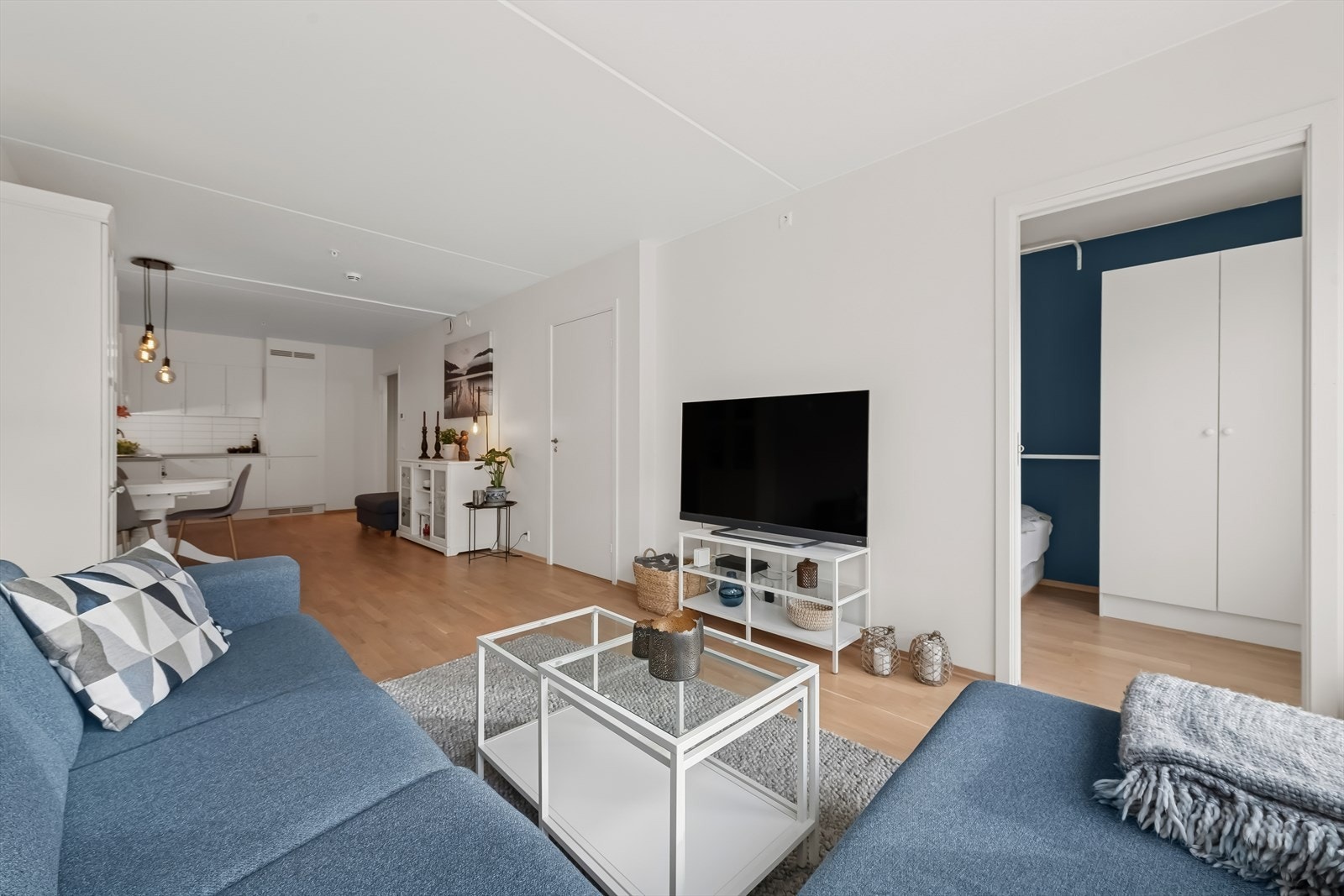 Her er det god plass til og invitere familie og venner til hyggelige lag! Galleribilde