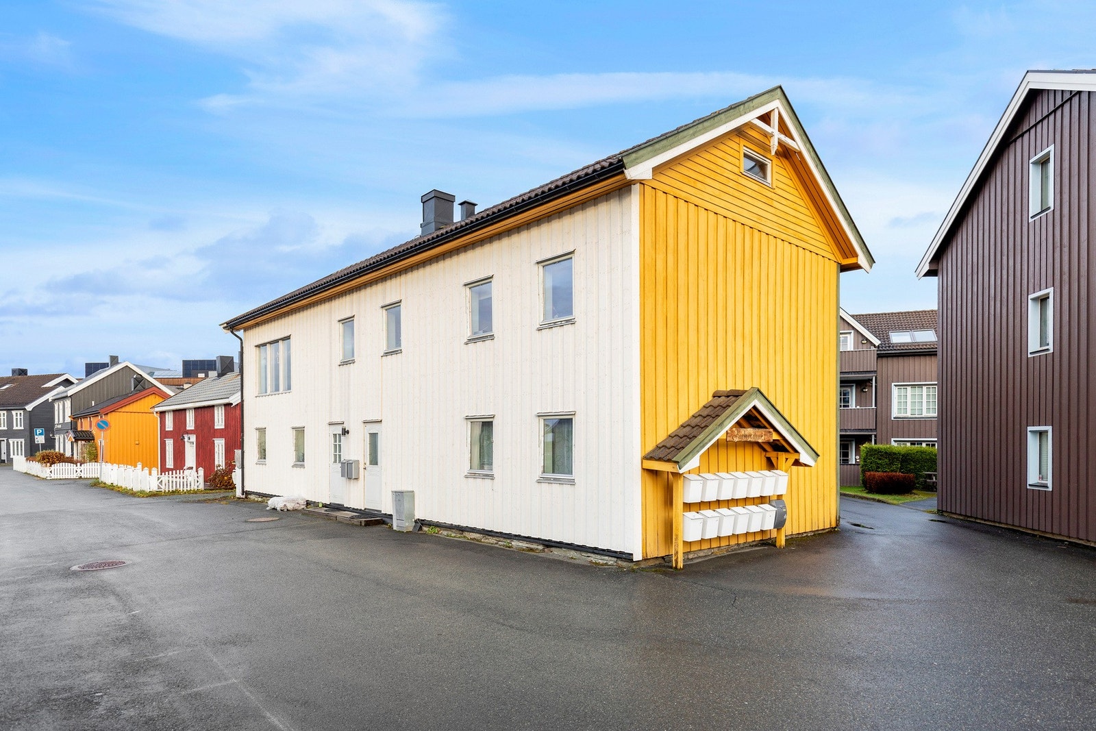 Eiendommen er delt opp i 3 boenheter Galleribilde