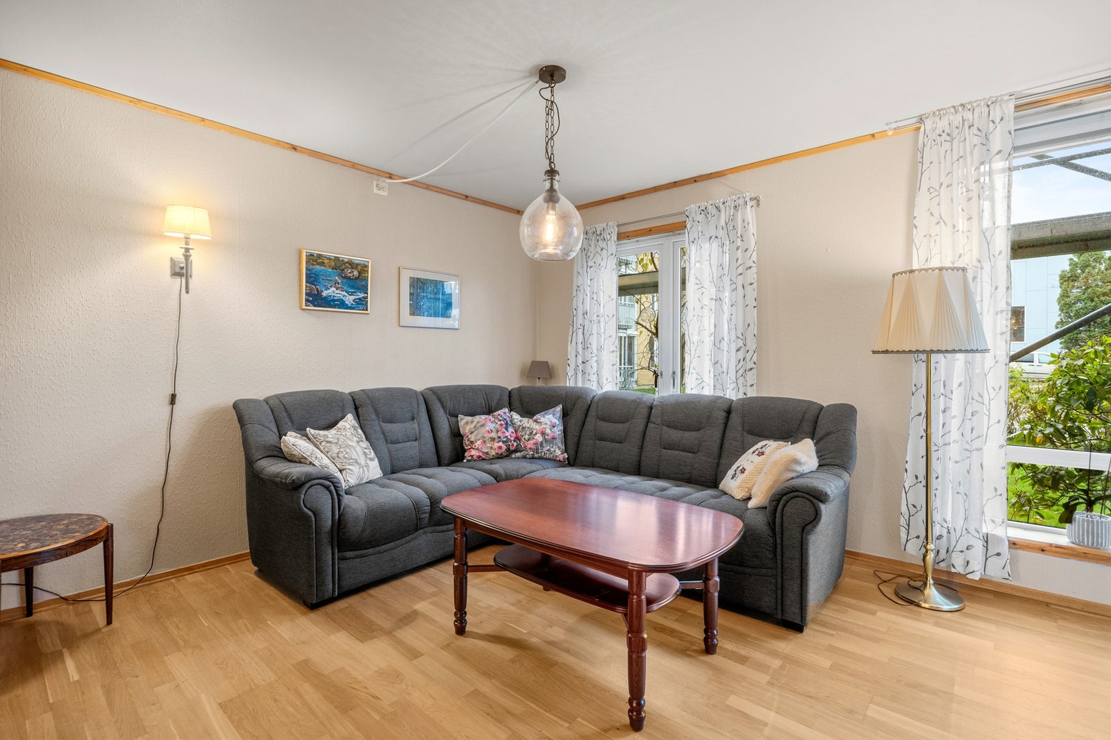 Stuen måler 24 kvm. Galleribilde