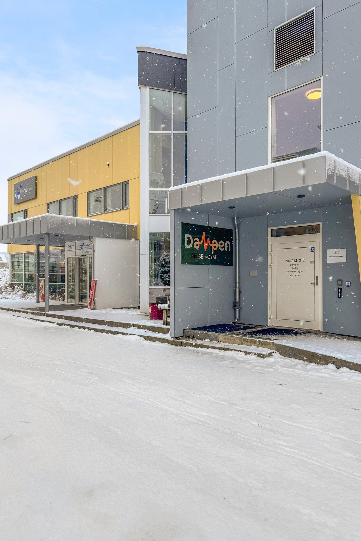 Basseng og treningssenter like ved Galleribilde