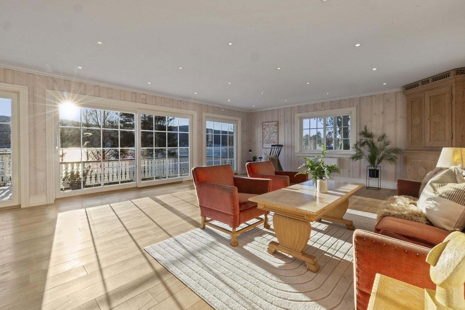 I 2016 ble boligen vesentlig oppgradert og det ble oppført et tilbygg til stuen samme år. Galleribilde