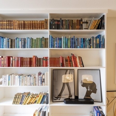 I dag står det også en TV i denne hyllen. Galleribilde