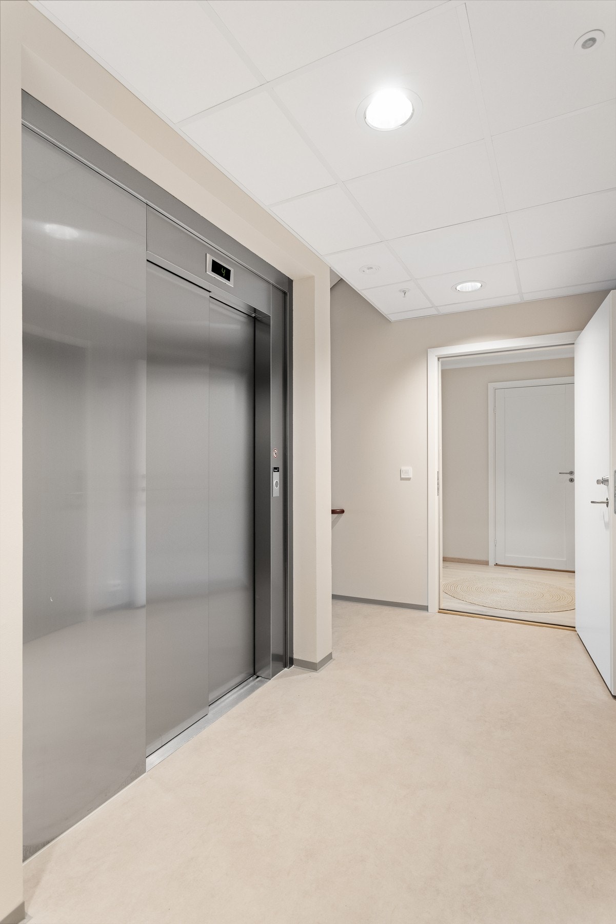 Enkel adkomst til leiligheten via heis. Galleribilde