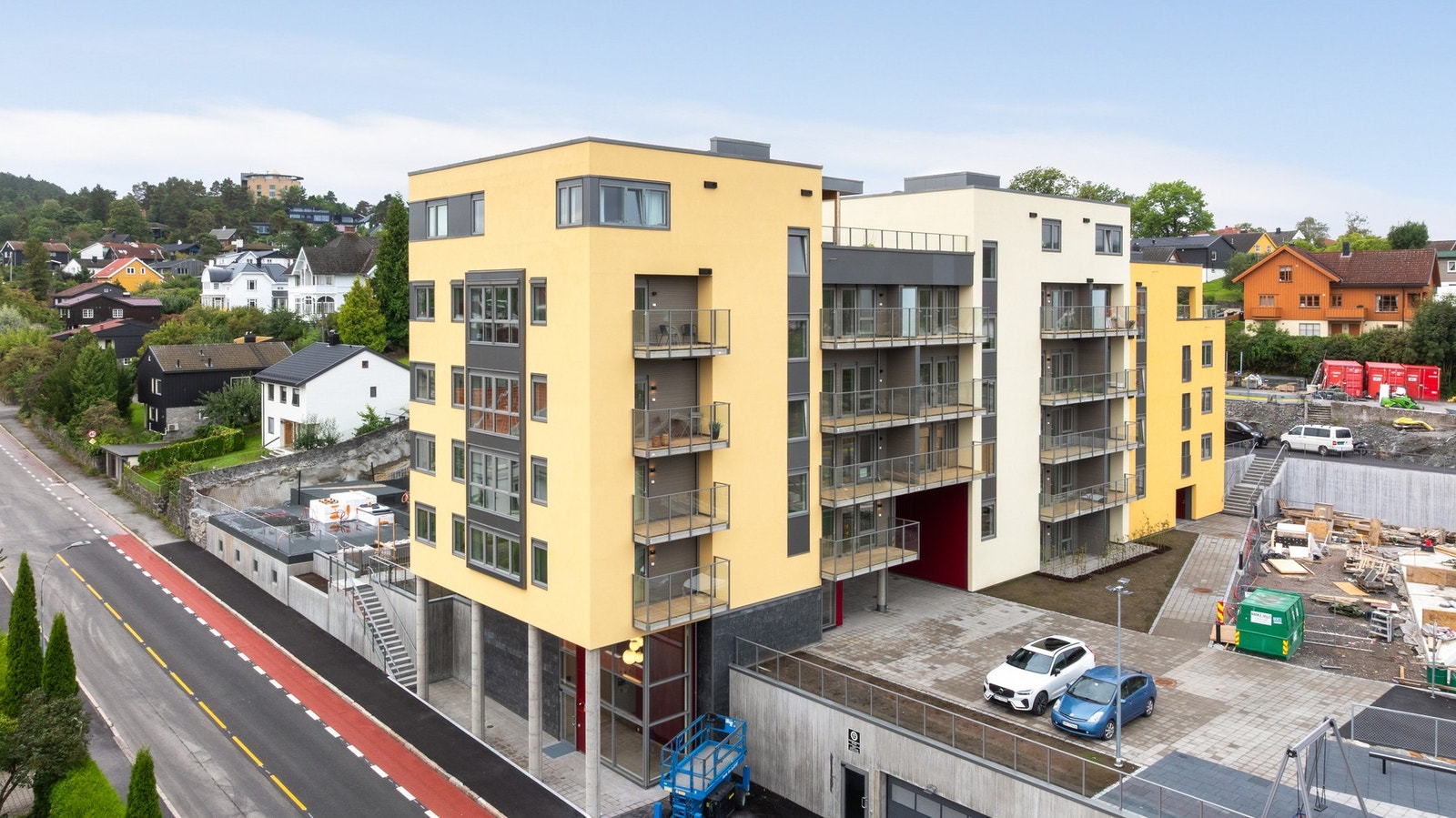 Her får du en tidsriktig leilighet, med spennende fellesarealer, grønne uteplasser, solfylt og nærheten til alle tilbud i sentrum. Galleribilde