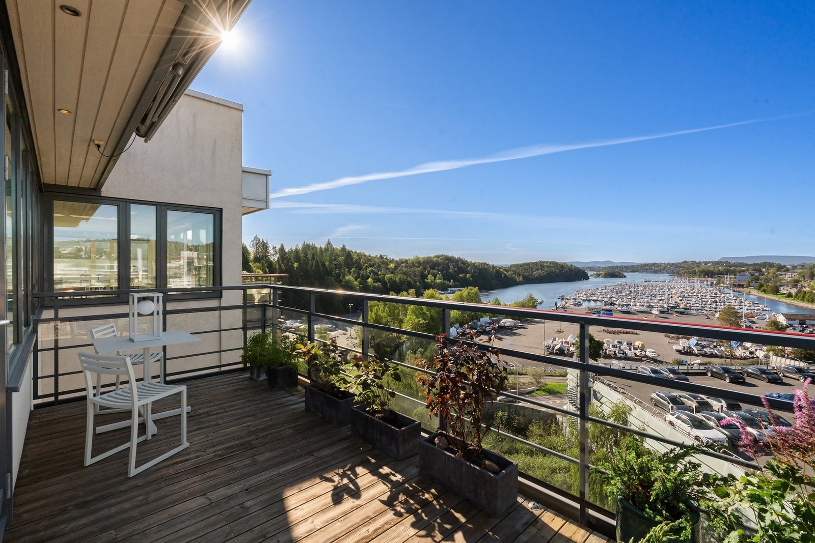 Vid utsikt med sol fra morgen til kveld. Galleribilde