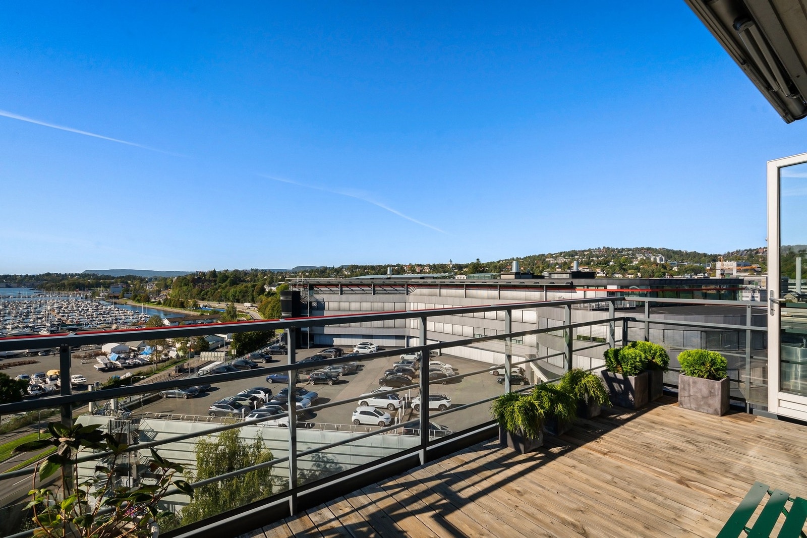 Her bor du midt i smørøyet - med Karenslyst Alle, Frognerkilen, Bygdøy og Frognerparken som nærmeste naboer. Galleribilde