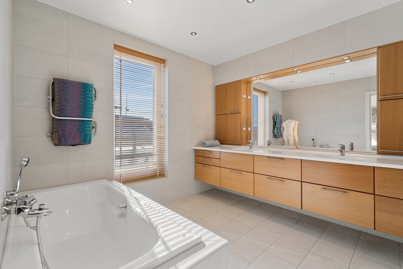 Innmurt badekar - her kan du nyte et deilig bad. Galleribilde