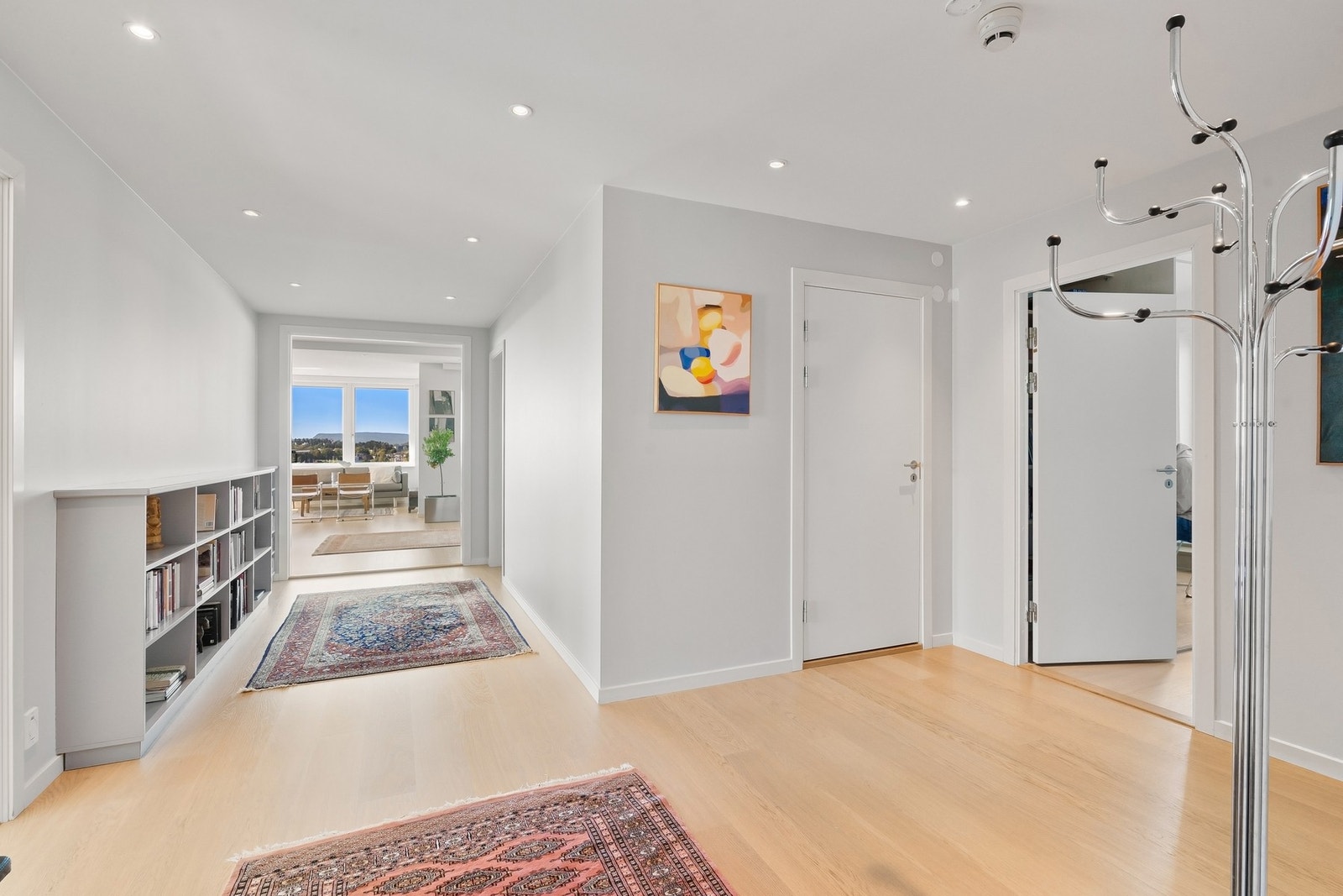 Lys og åpen èntre. Galleribilde