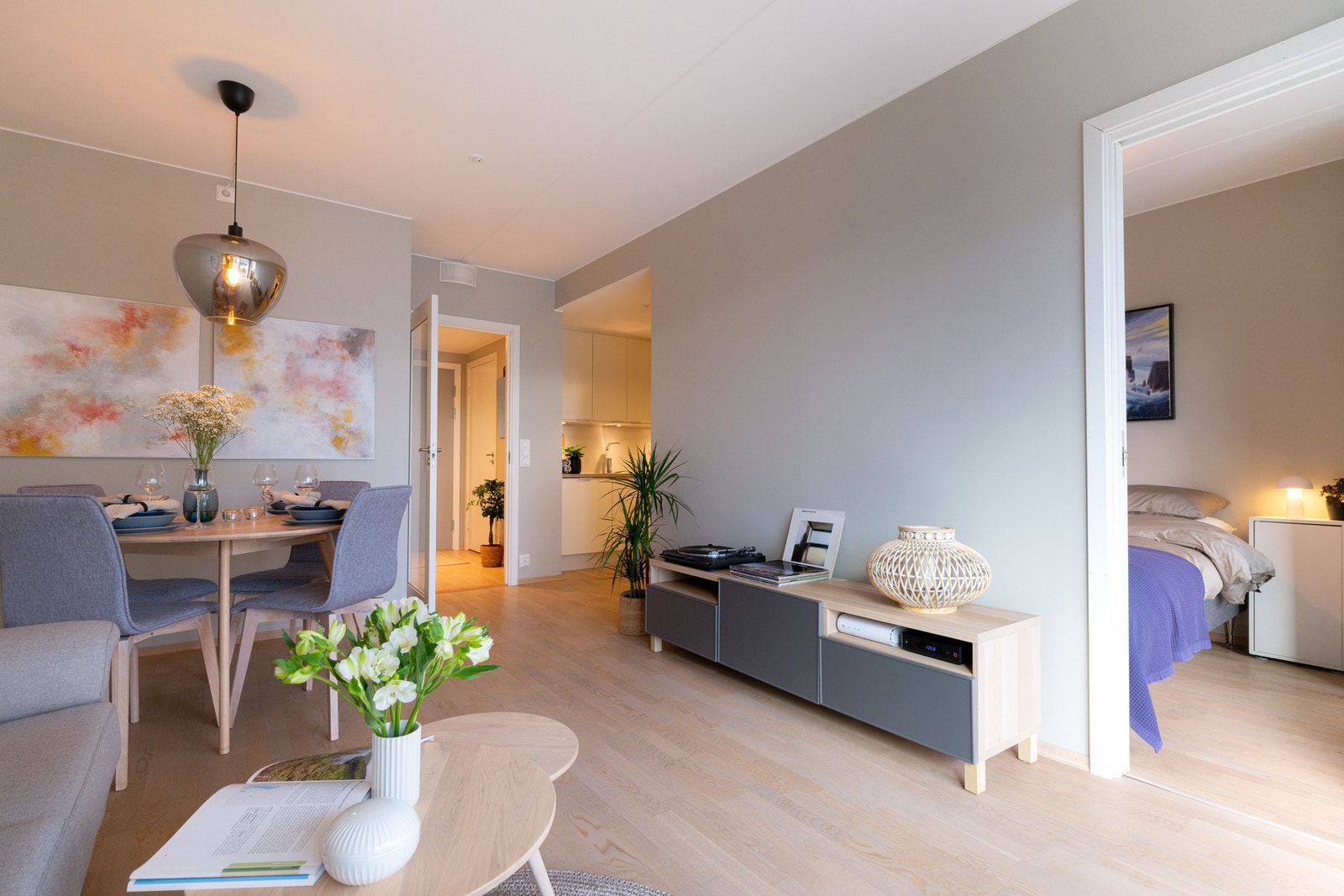 Leiligheten er bygget med fokus på god romfølelse og har en effektiv arealutnyttelse. Galleribilde