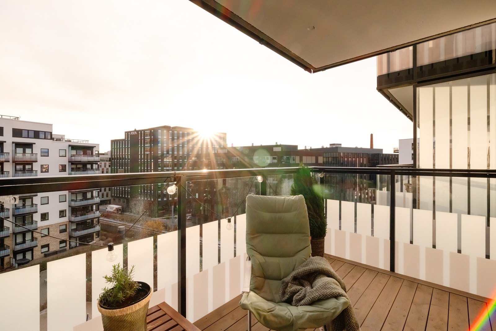 Balkongen er på 8 kvm og gir med det god plass til balkongmøblement, beplantning og grill. Galleribilde