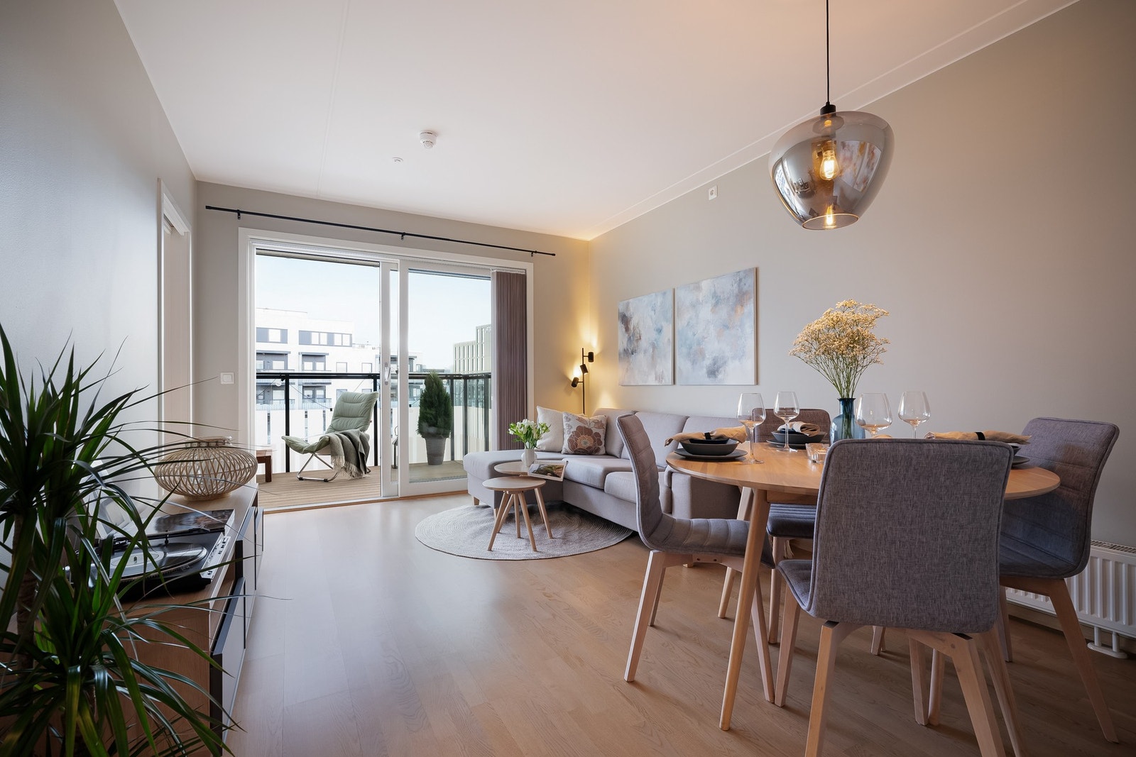 Dette er en lekker og moderne 2-roms leilighet beliggende i byggets 6. etasje. Galleribilde